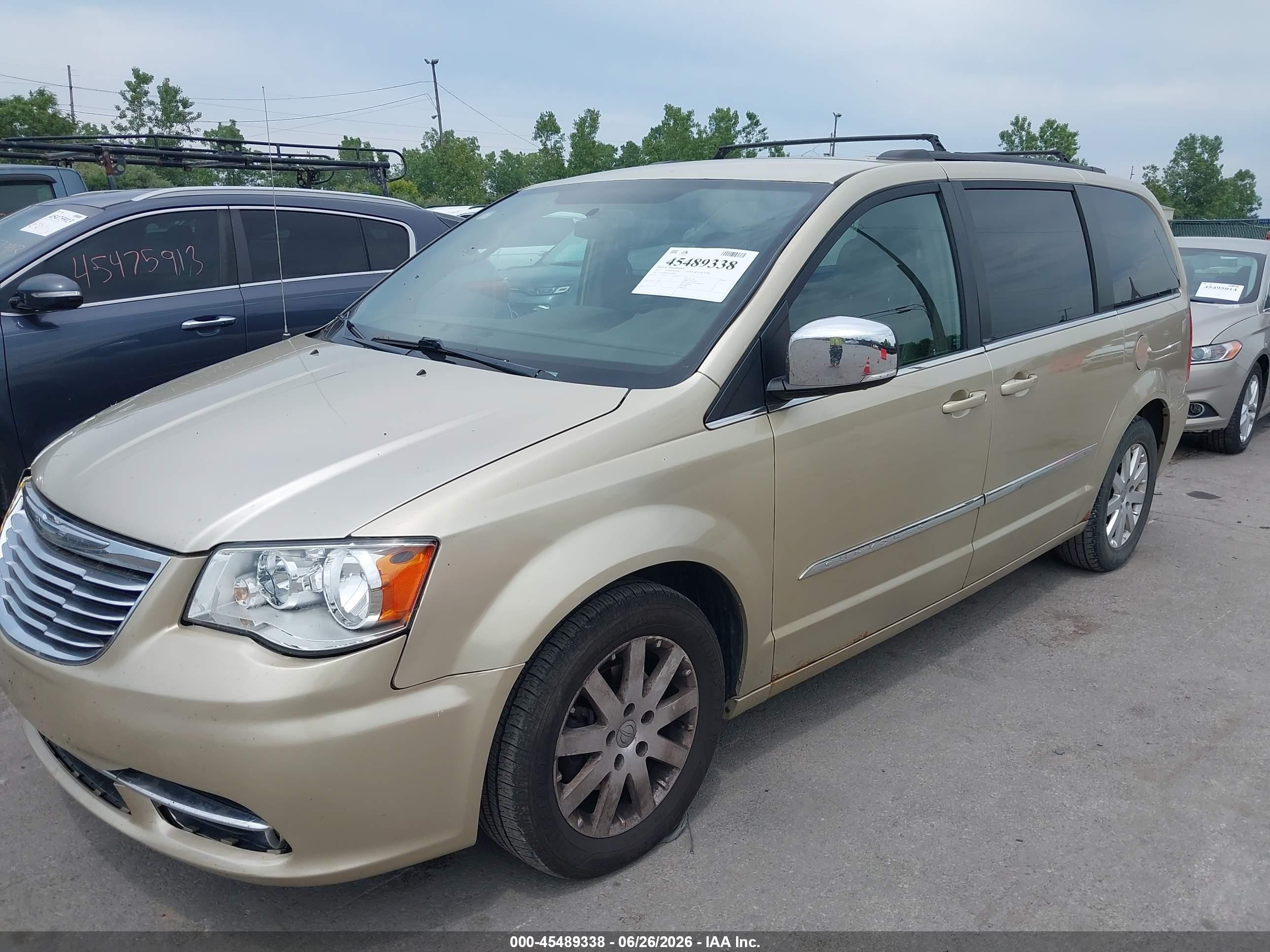 2011 Chrysler Town & Country Touring-l Beige vin: 2A4RR8DG0BR780698