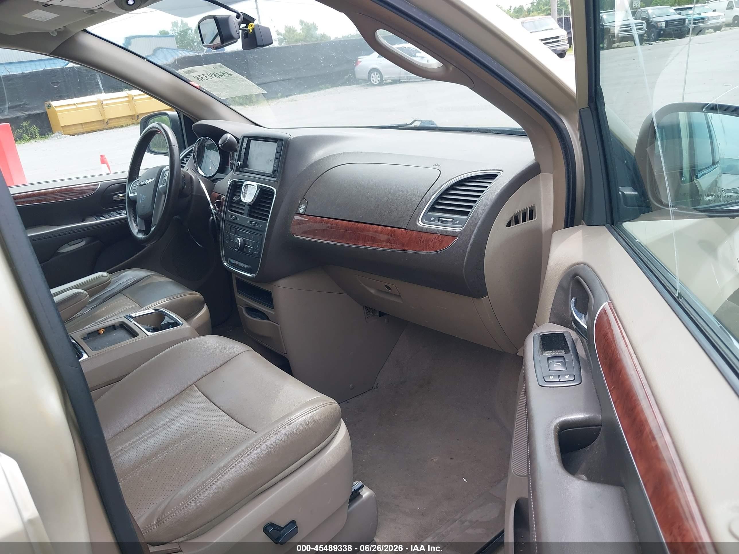 2011 Chrysler Town & Country Touring-l Beige vin: 2A4RR8DG0BR780698