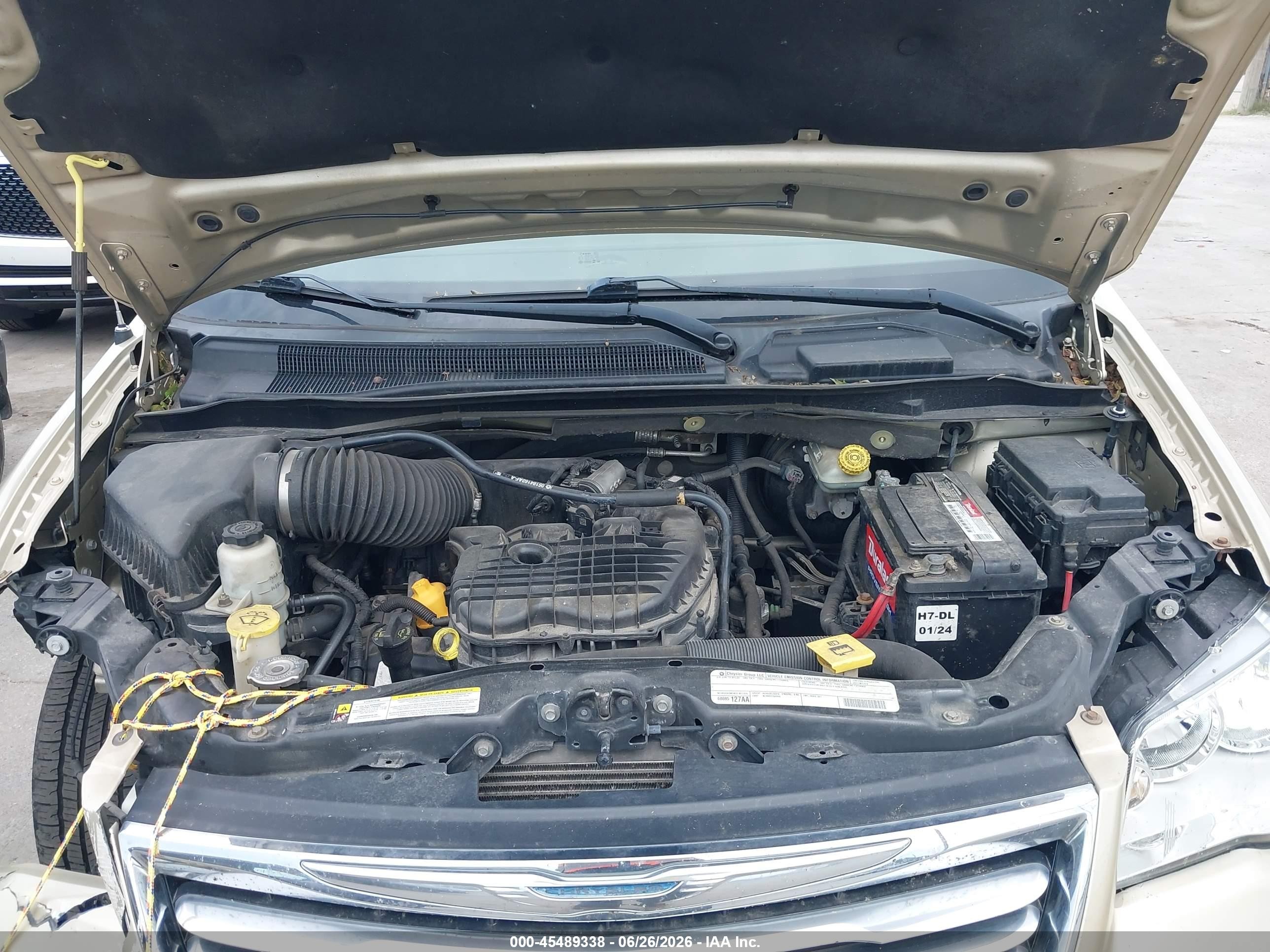 2011 Chrysler Town & Country Touring-l Beige vin: 2A4RR8DG0BR780698