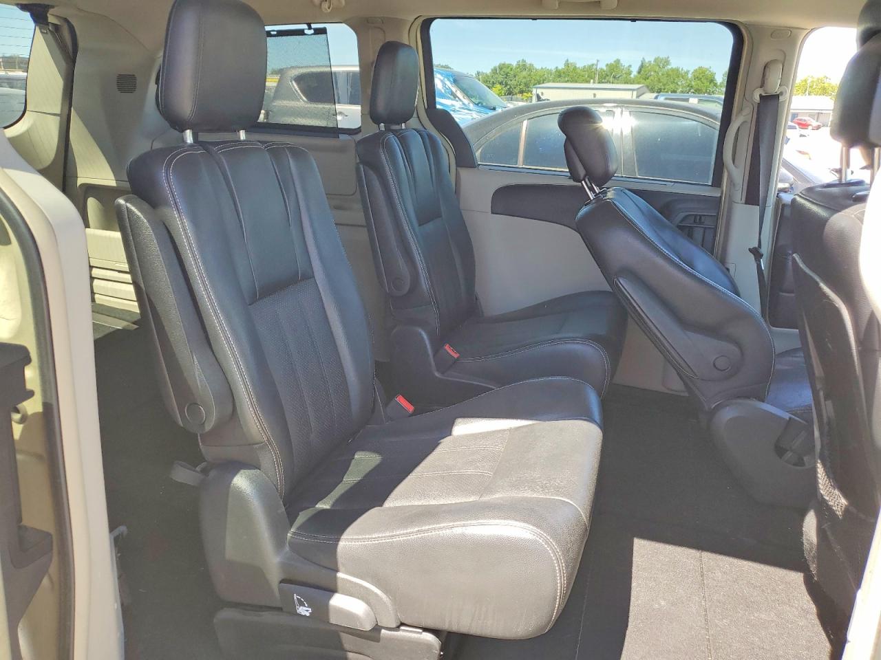 2011 Chrysler Town & Country Touring L Gold vin: 2A4RR8DG0BR796609