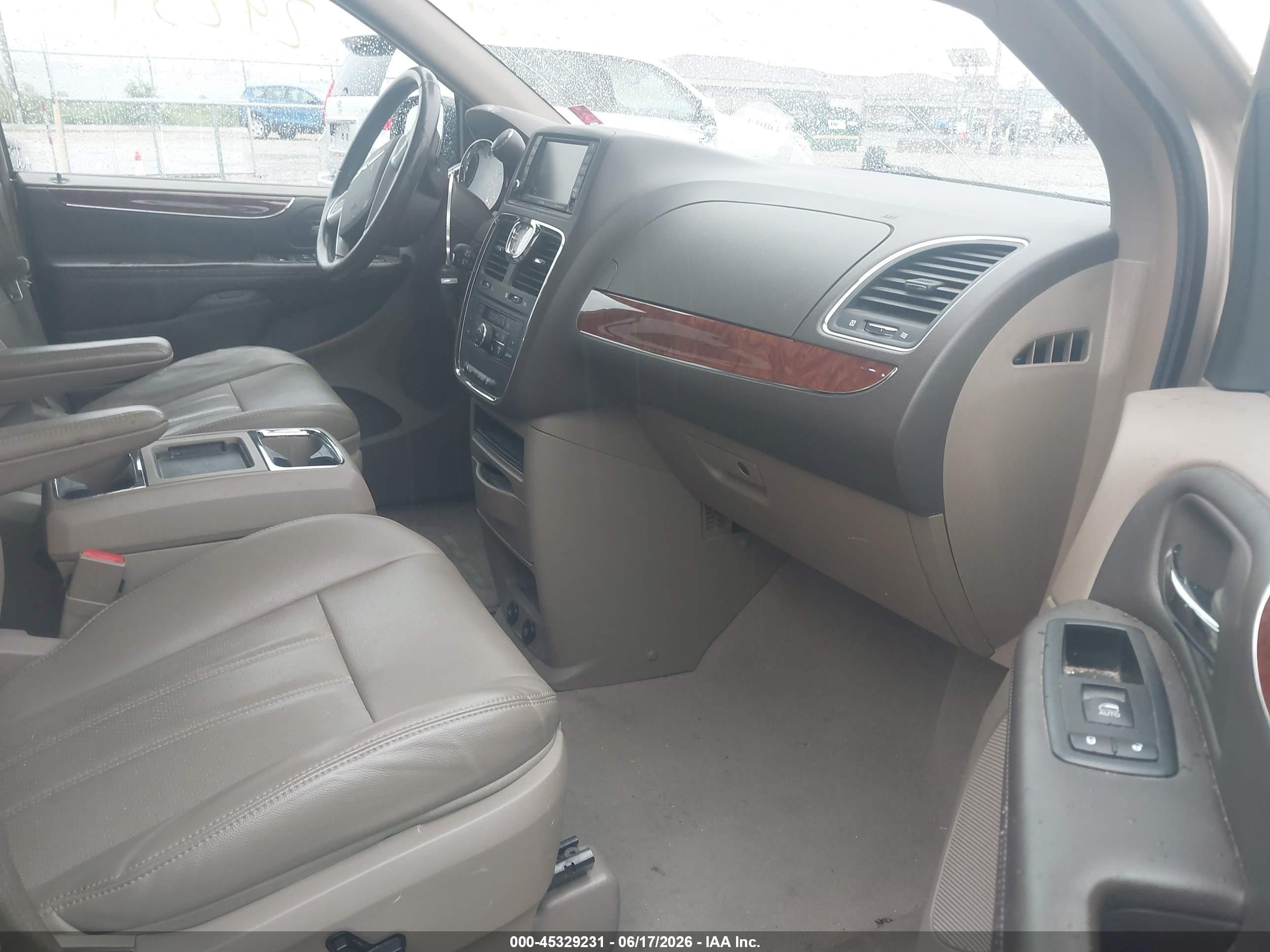 2011 Chrysler Town & Country Touring-l Gold vin: 2A4RR8DG1BR783173