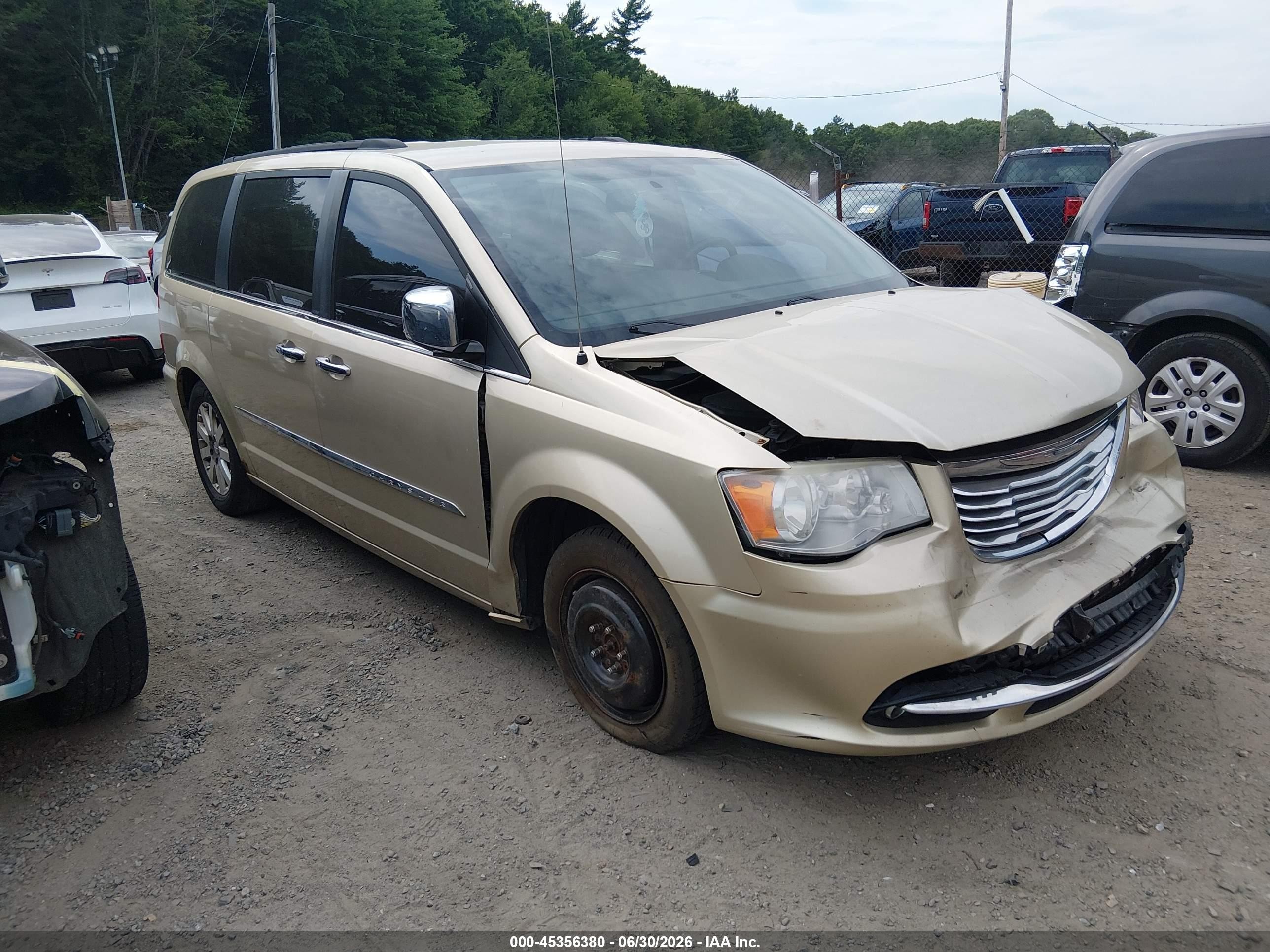 2011 Chrysler Town & Country Touring-l Gold vin: 2A4RR8DG2BR635002