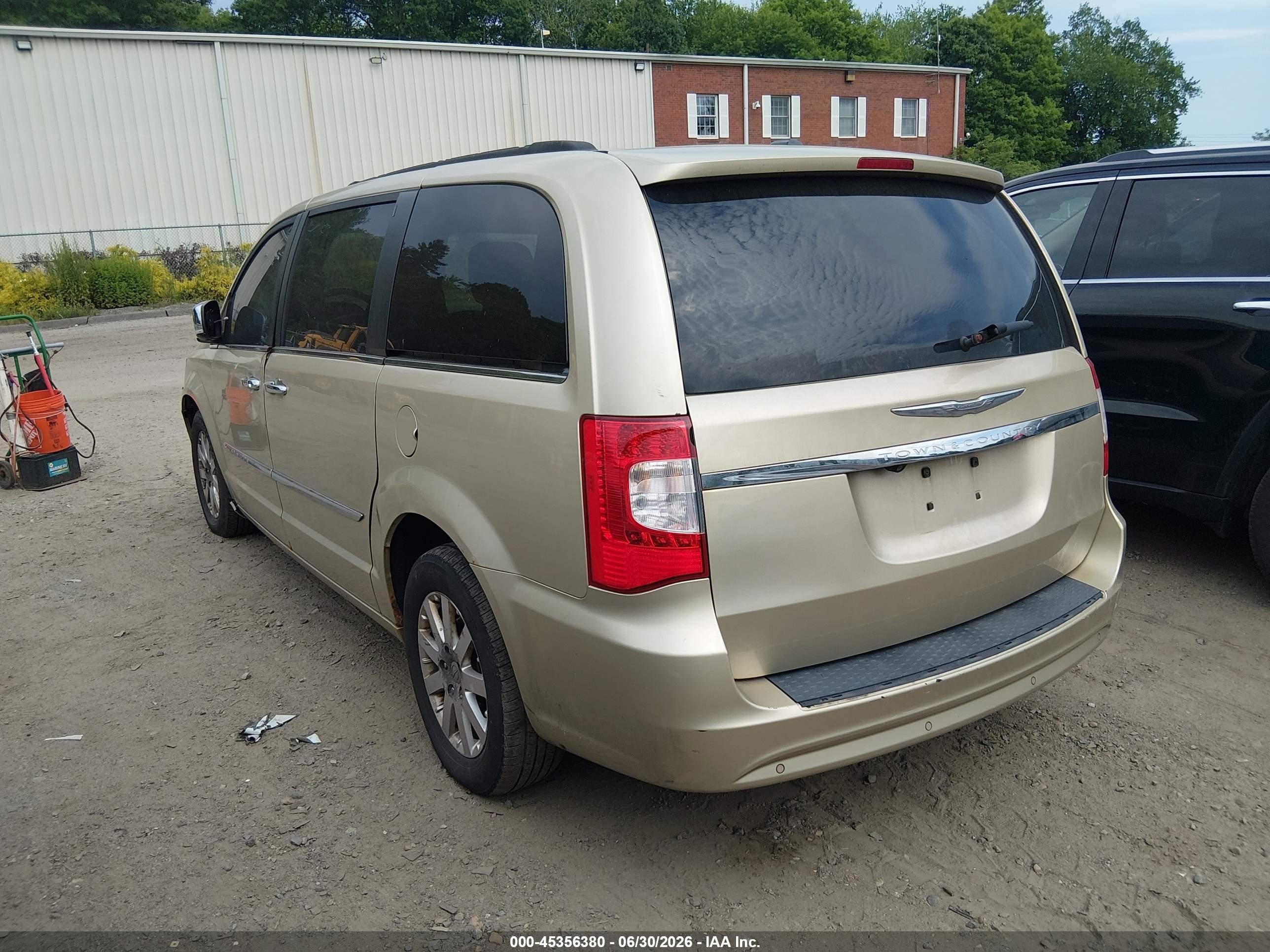 2011 Chrysler Town & Country Touring-l Gold vin: 2A4RR8DG2BR635002