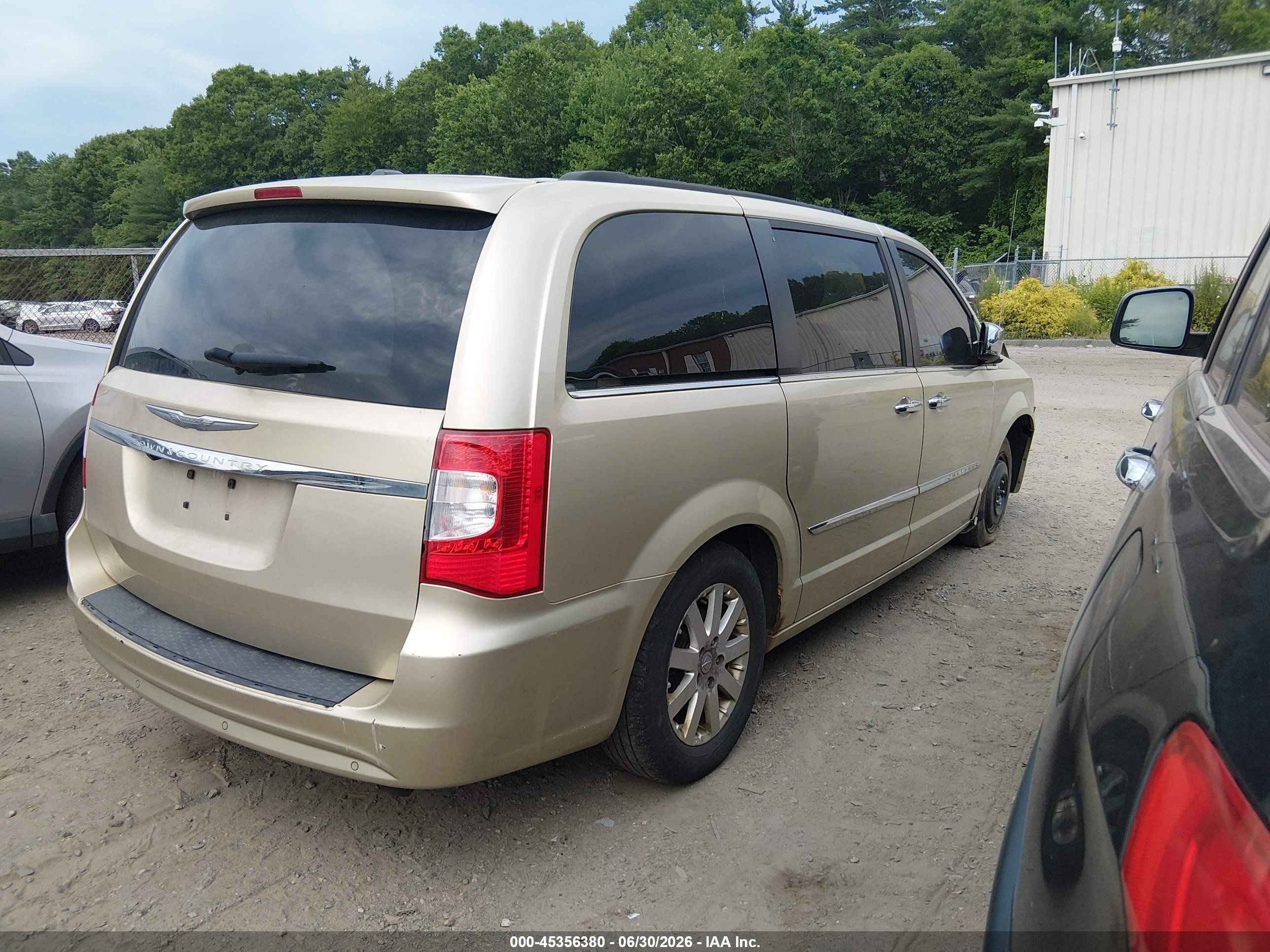 2011 Chrysler Town & Country Touring-l Gold vin: 2A4RR8DG2BR635002