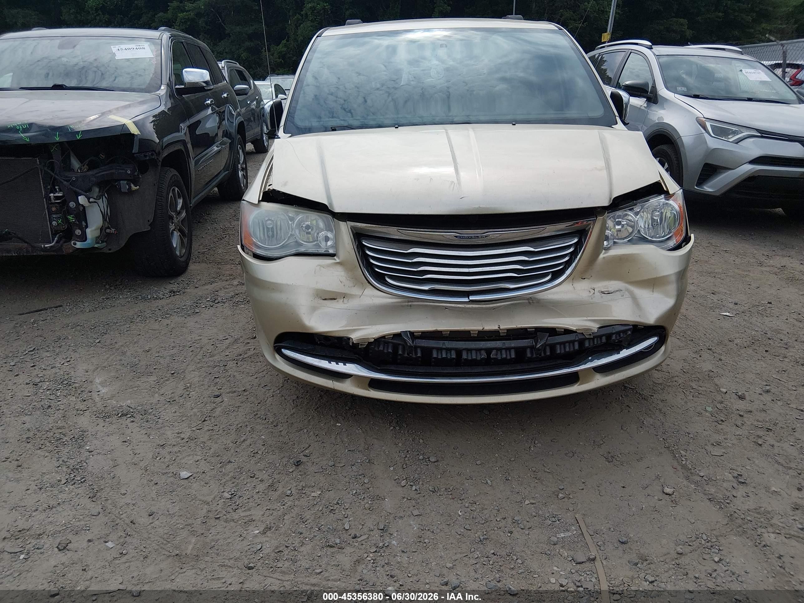 2011 Chrysler Town & Country Touring-l Gold vin: 2A4RR8DG2BR635002