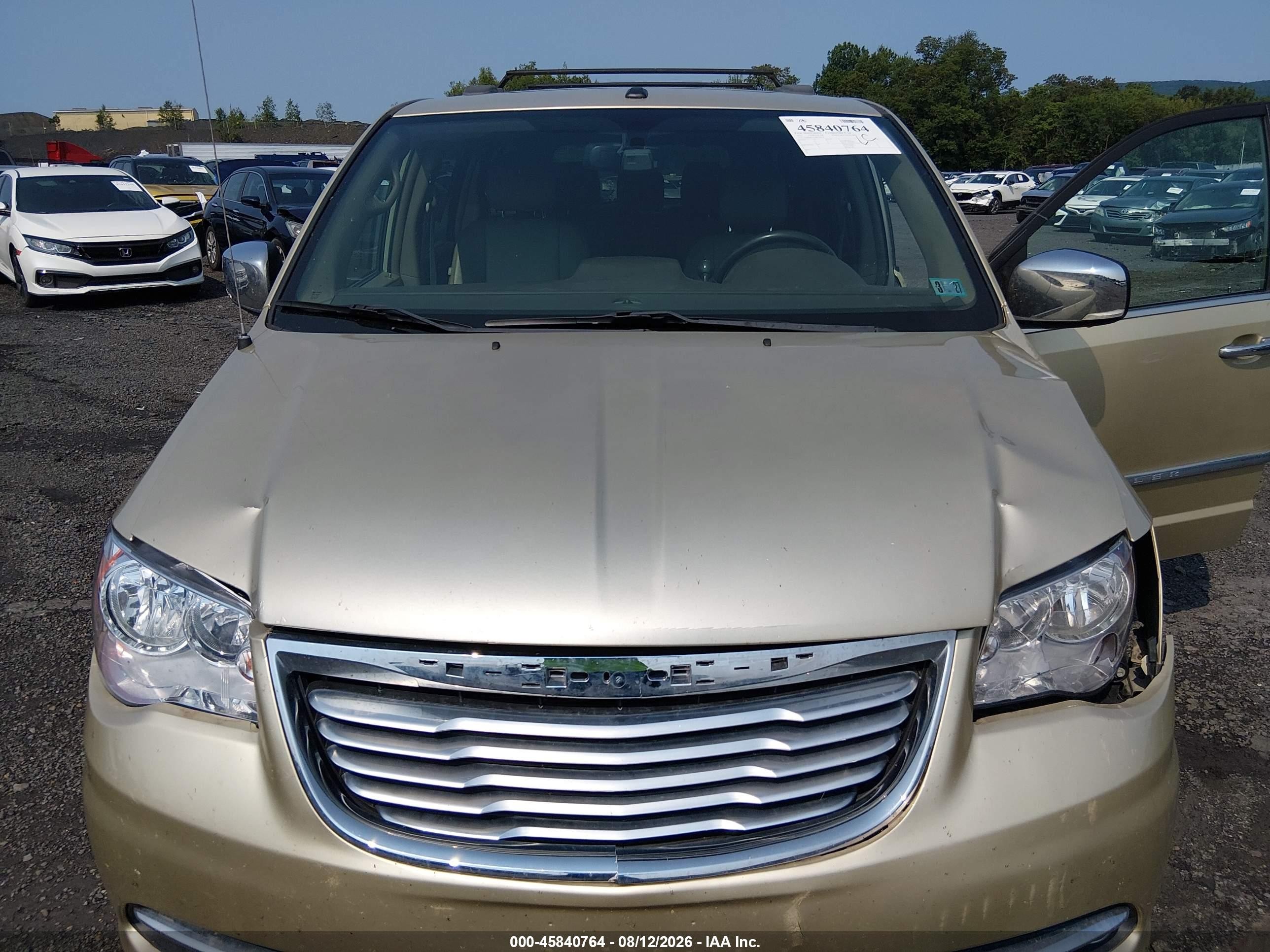 2011 Chrysler Town & Country Touring-l Gold vin: 2A4RR8DG2BR704478