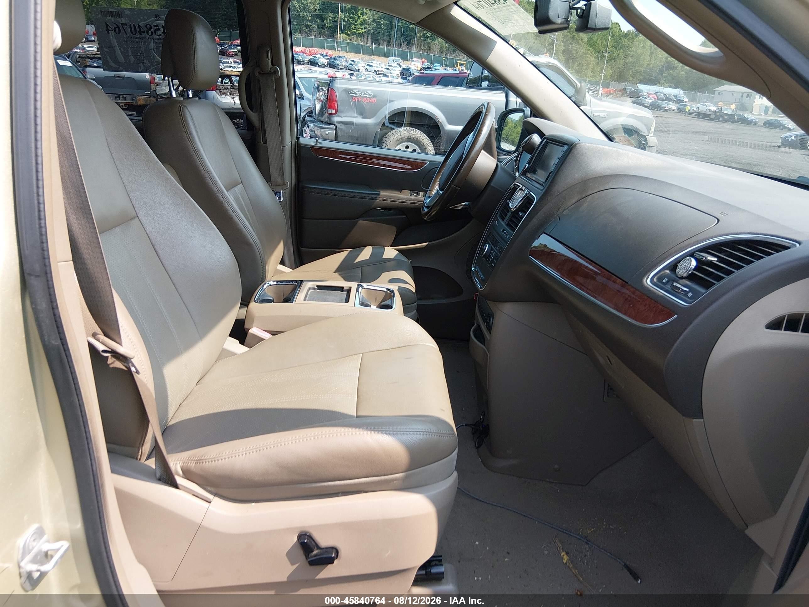 2011 Chrysler Town & Country Touring-l Gold vin: 2A4RR8DG2BR704478