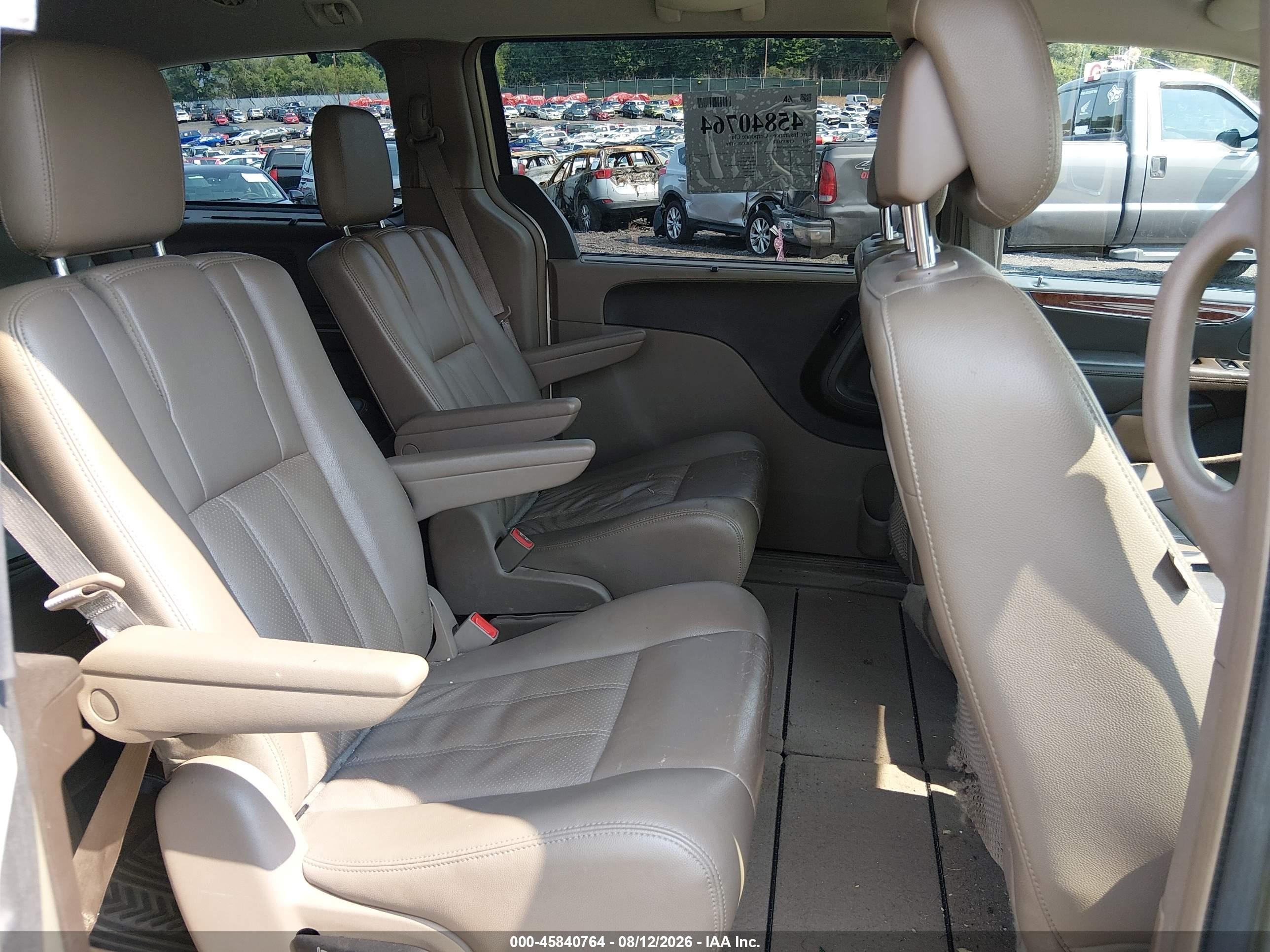 2011 Chrysler Town & Country Touring-l Gold vin: 2A4RR8DG2BR704478
