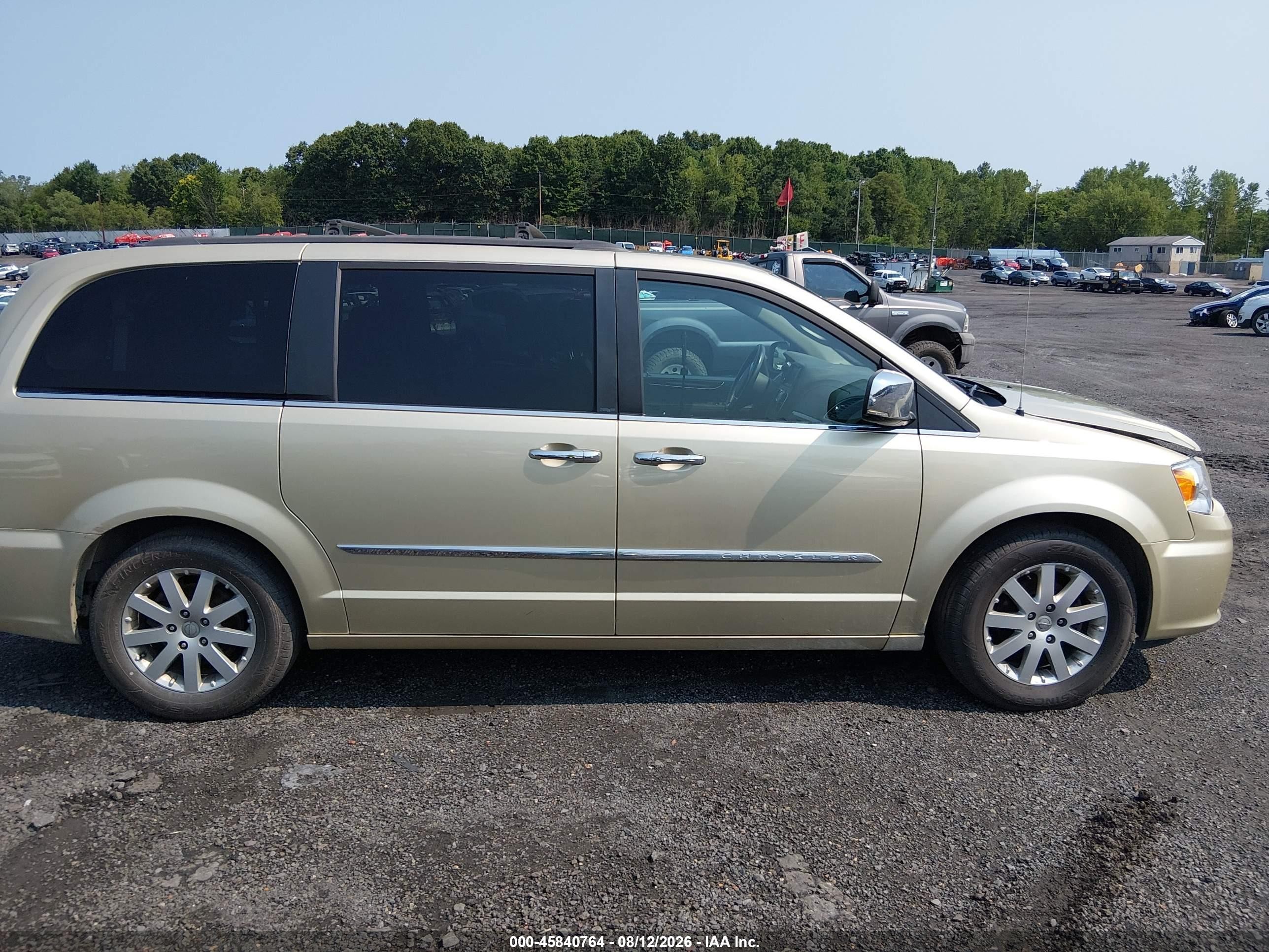 2011 Chrysler Town & Country Touring-l Gold vin: 2A4RR8DG2BR704478