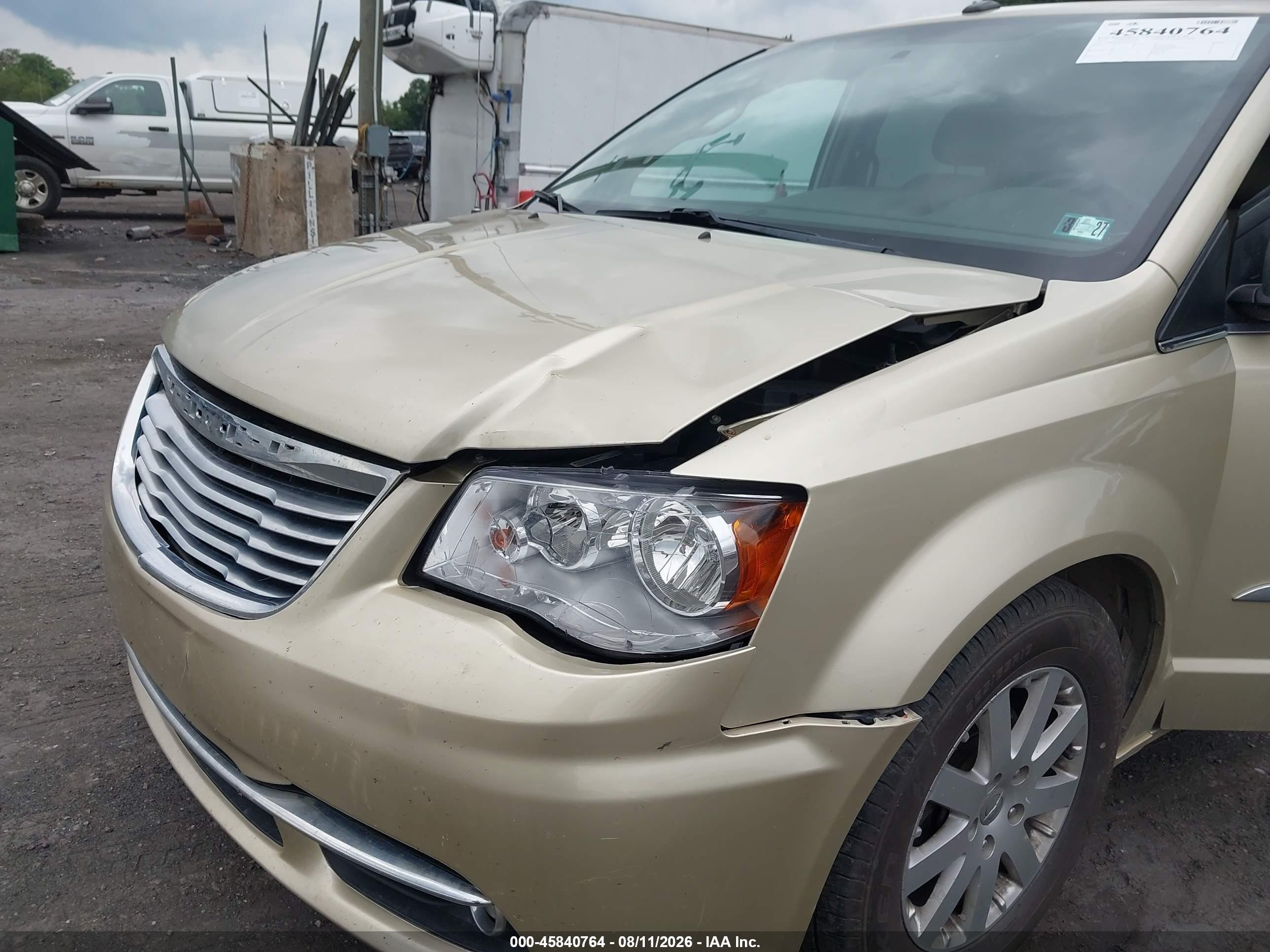 2011 Chrysler Town & Country Touring-l Gold vin: 2A4RR8DG2BR704478