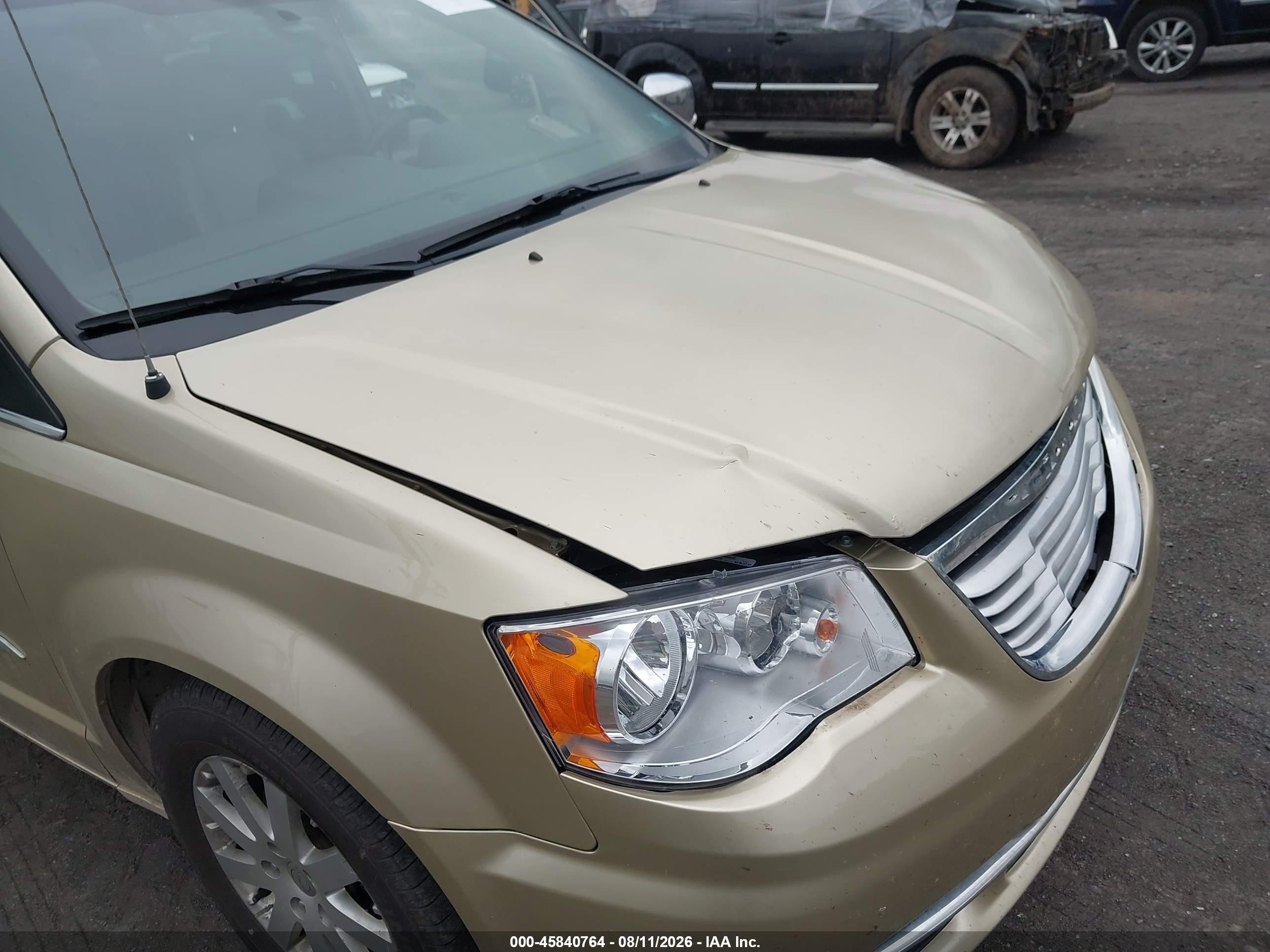 2011 Chrysler Town & Country Touring-l Gold vin: 2A4RR8DG2BR704478
