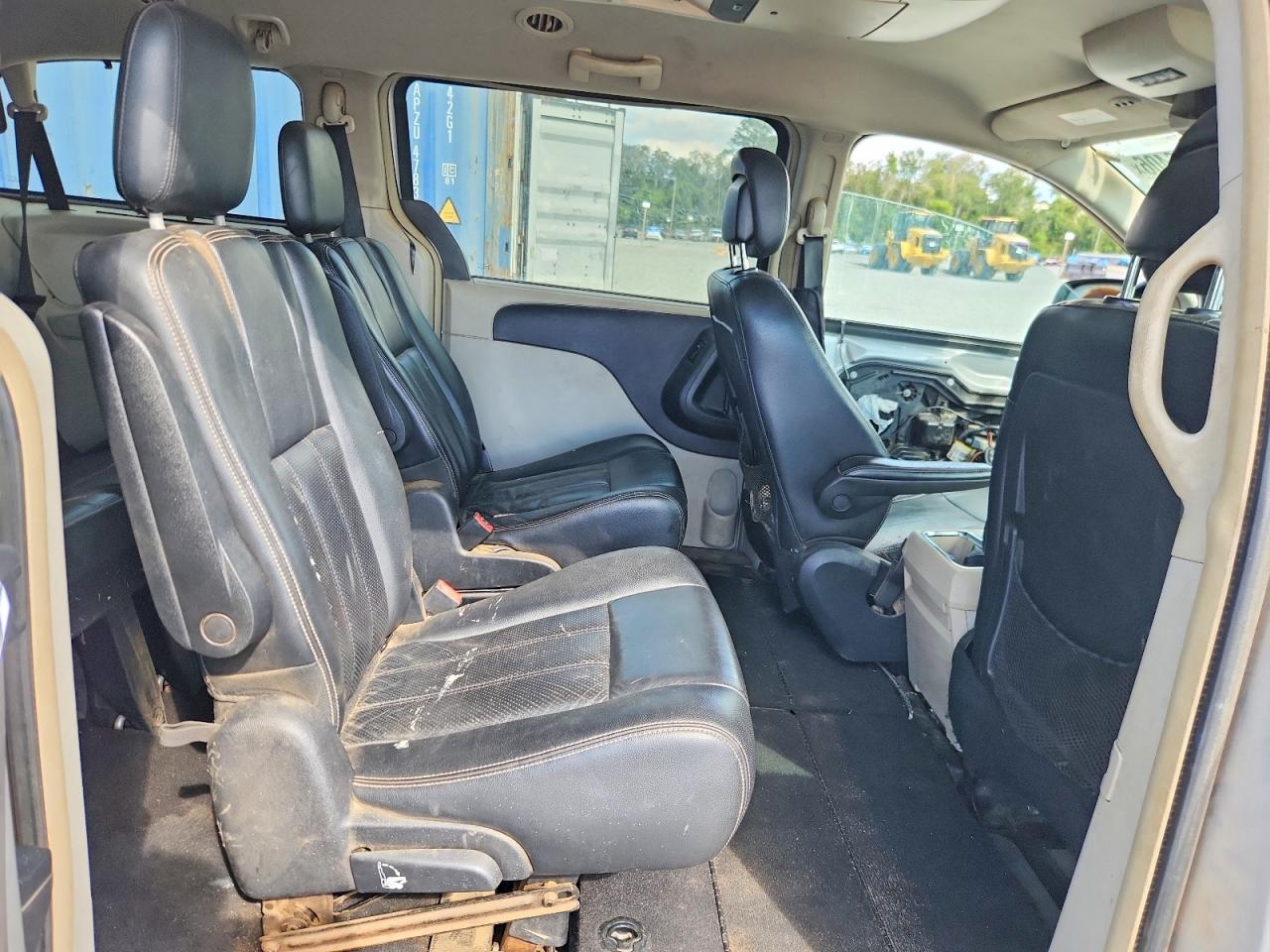 2011 Chrysler Town & Country Touring L Silver vin: 2A4RR8DG2BR734466