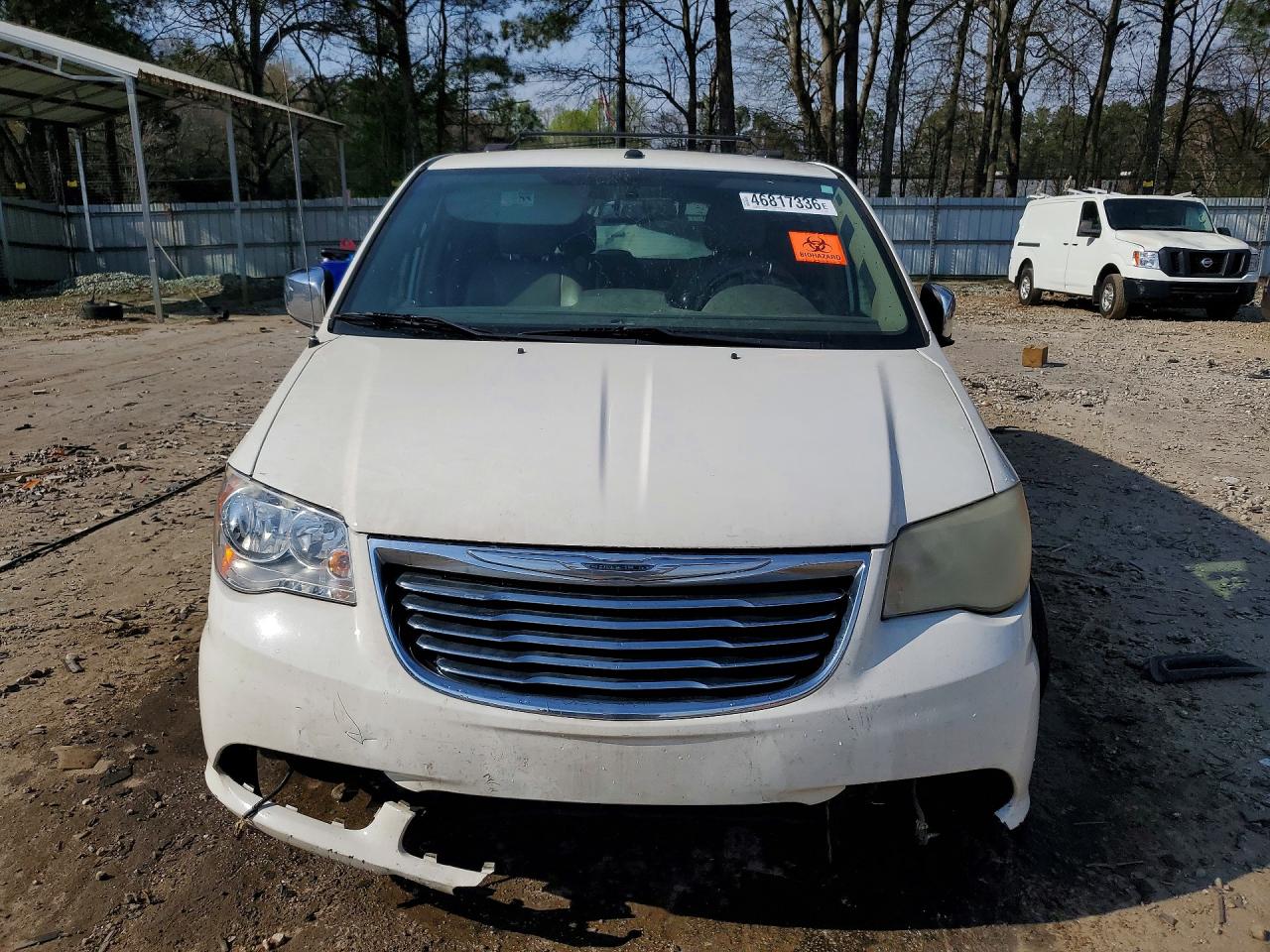 2011 Chrysler Town & Country Touring L White vin: 2A4RR8DG3BR613333