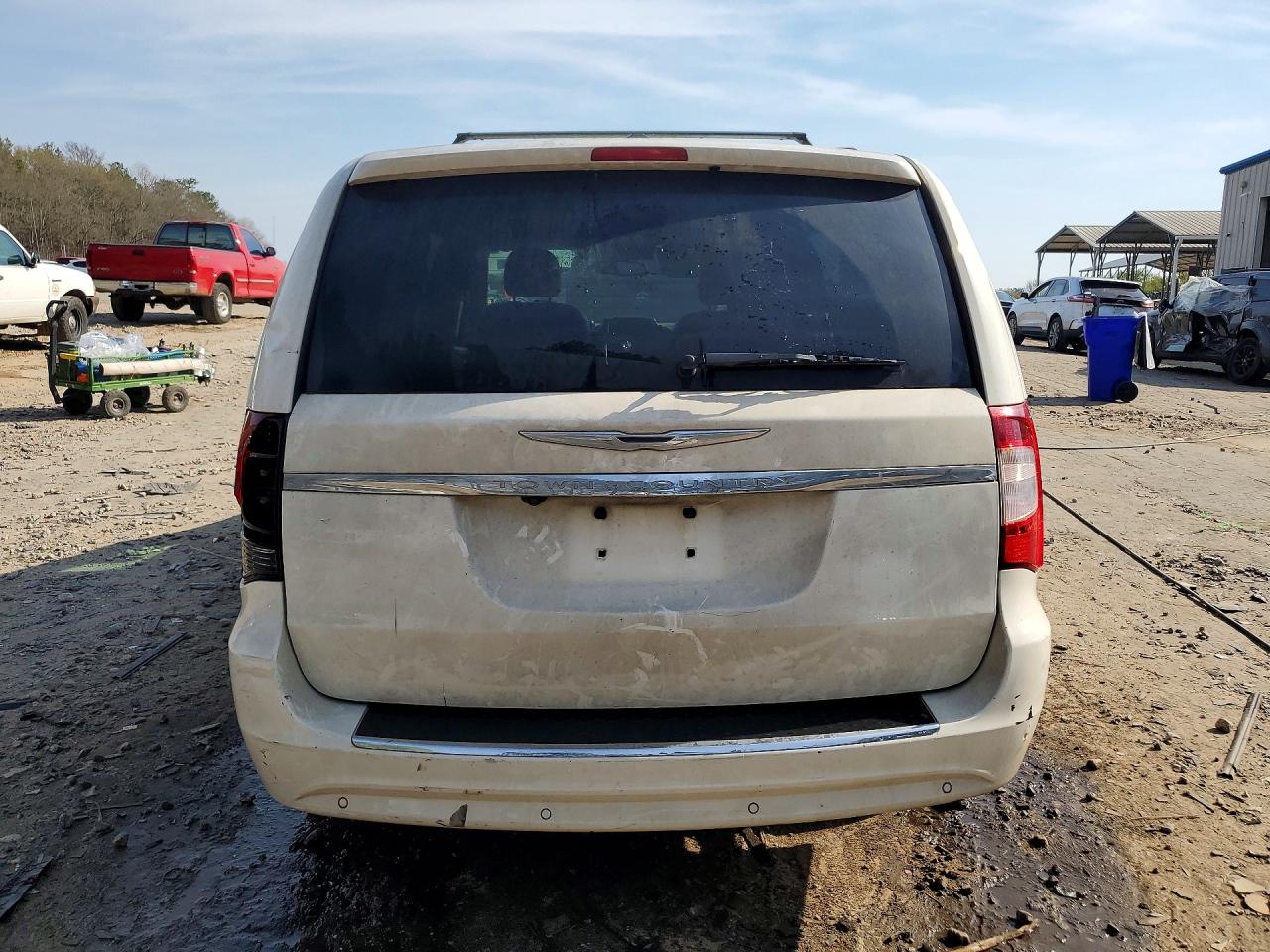 2011 Chrysler Town & Country Touring L White vin: 2A4RR8DG3BR613333