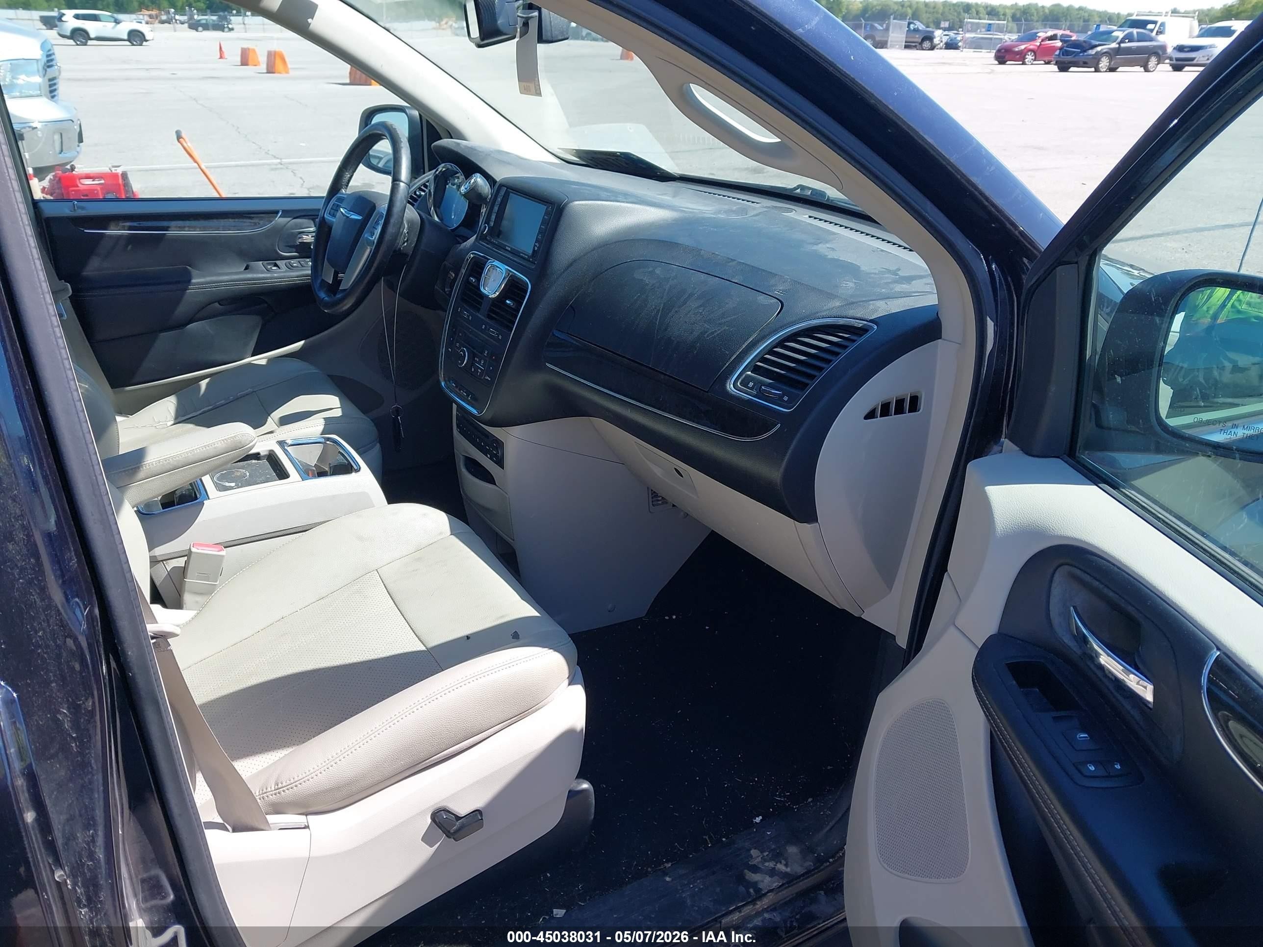 2011 Chrysler Town & Country Touring-l Black vin: 2A4RR8DG3BR613784