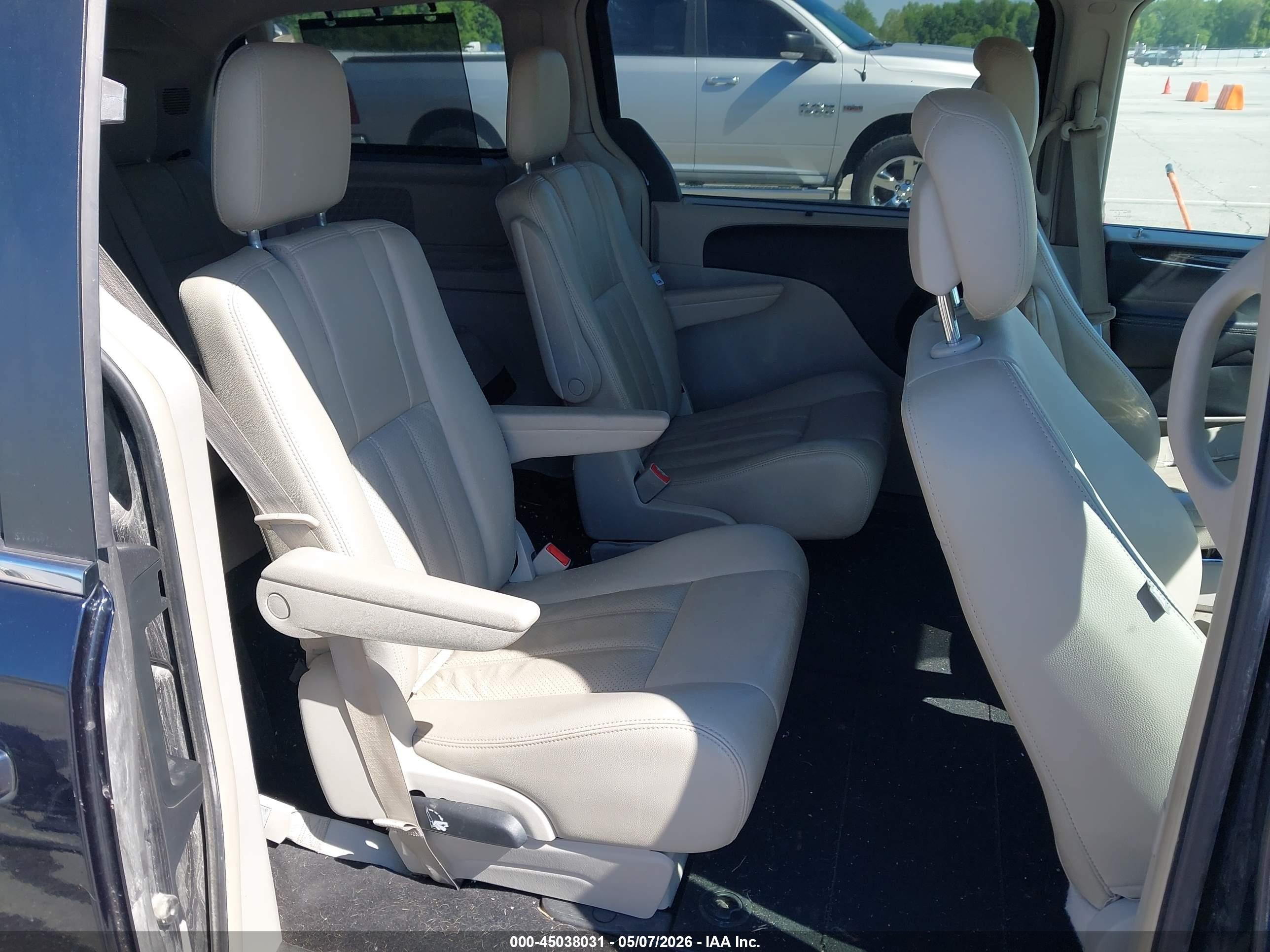 2011 Chrysler Town & Country Touring-l Black vin: 2A4RR8DG3BR613784
