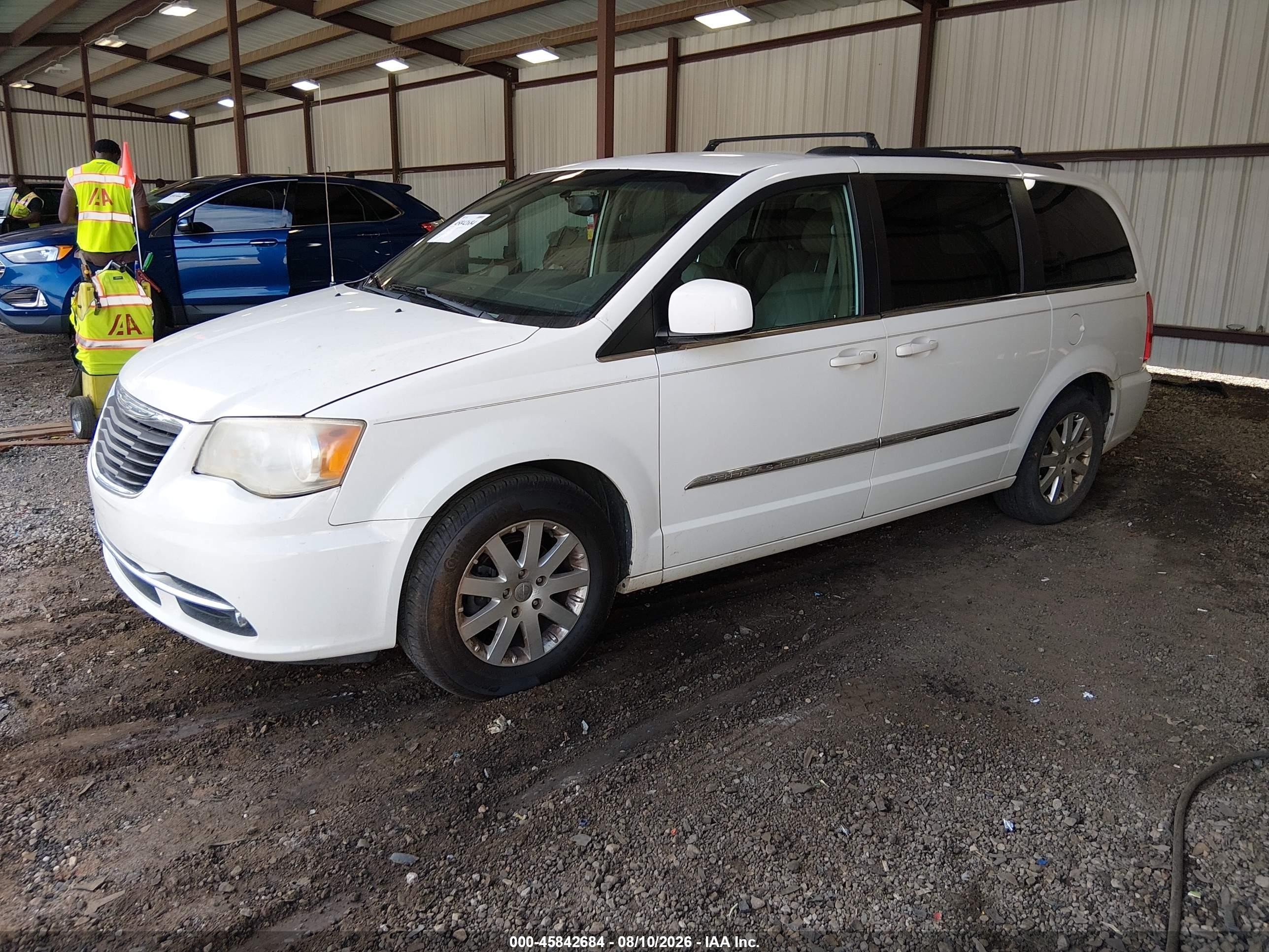 2011 Chrysler Town & Country Touring-l White vin: 2A4RR8DG3BR616040