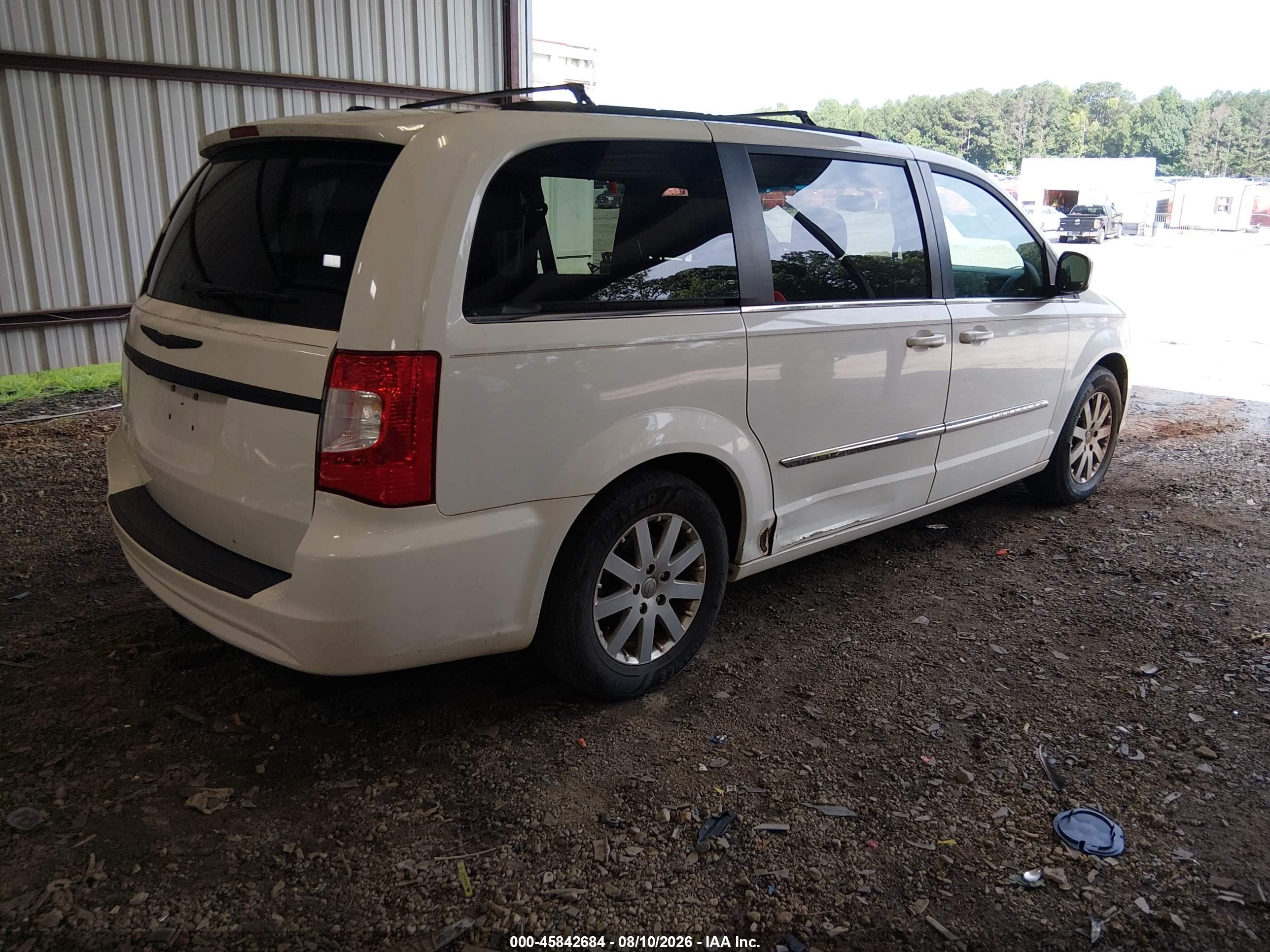 2011 Chrysler Town & Country Touring-l White vin: 2A4RR8DG3BR616040