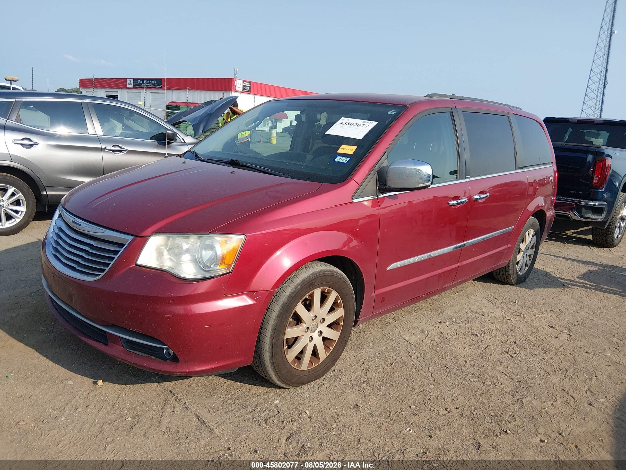 2011 Chrysler Town & Country Touring-l Burgundy vin: 2A4RR8DG3BR666128