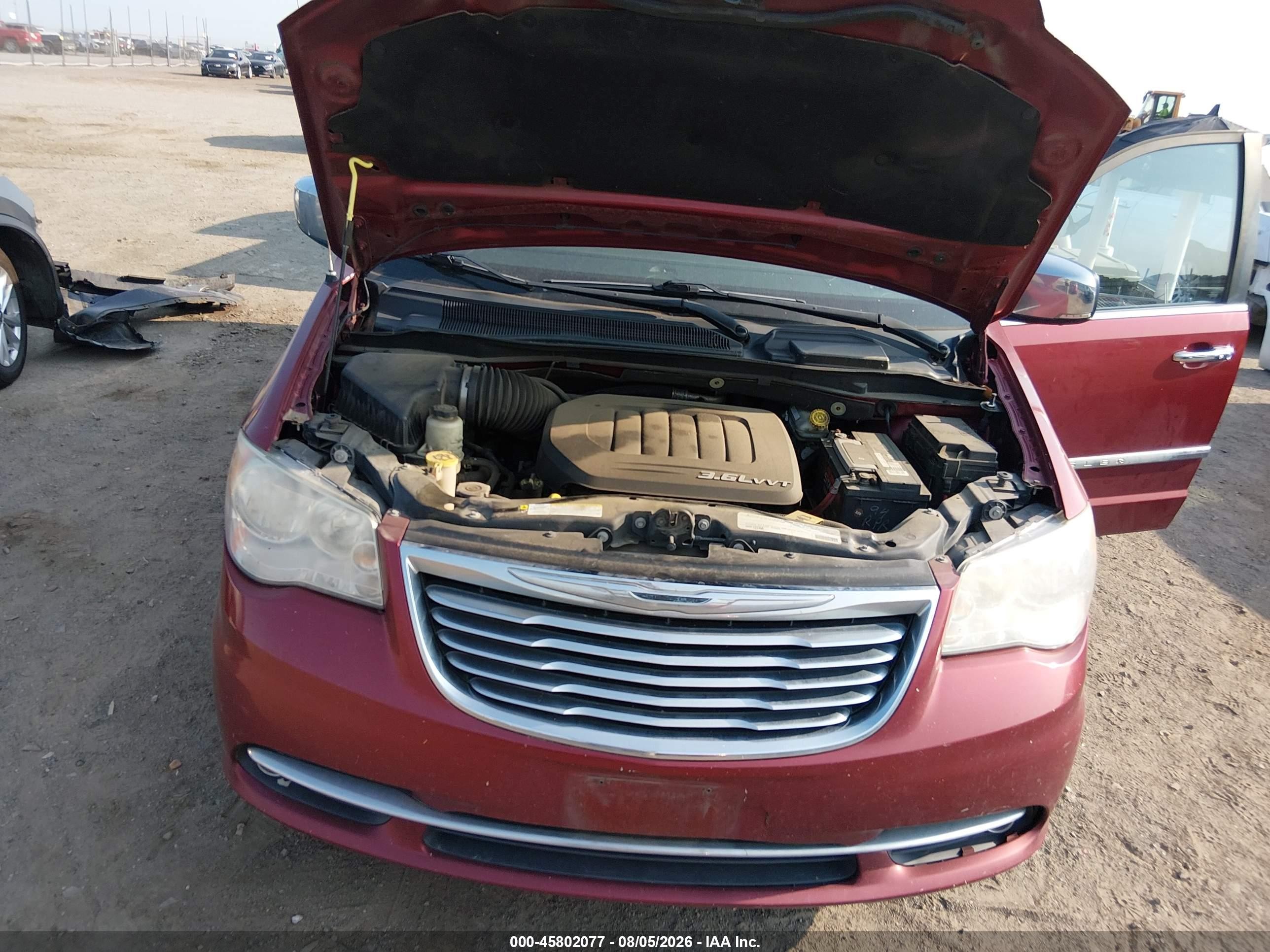 2011 Chrysler Town & Country Touring-l Burgundy vin: 2A4RR8DG3BR666128
