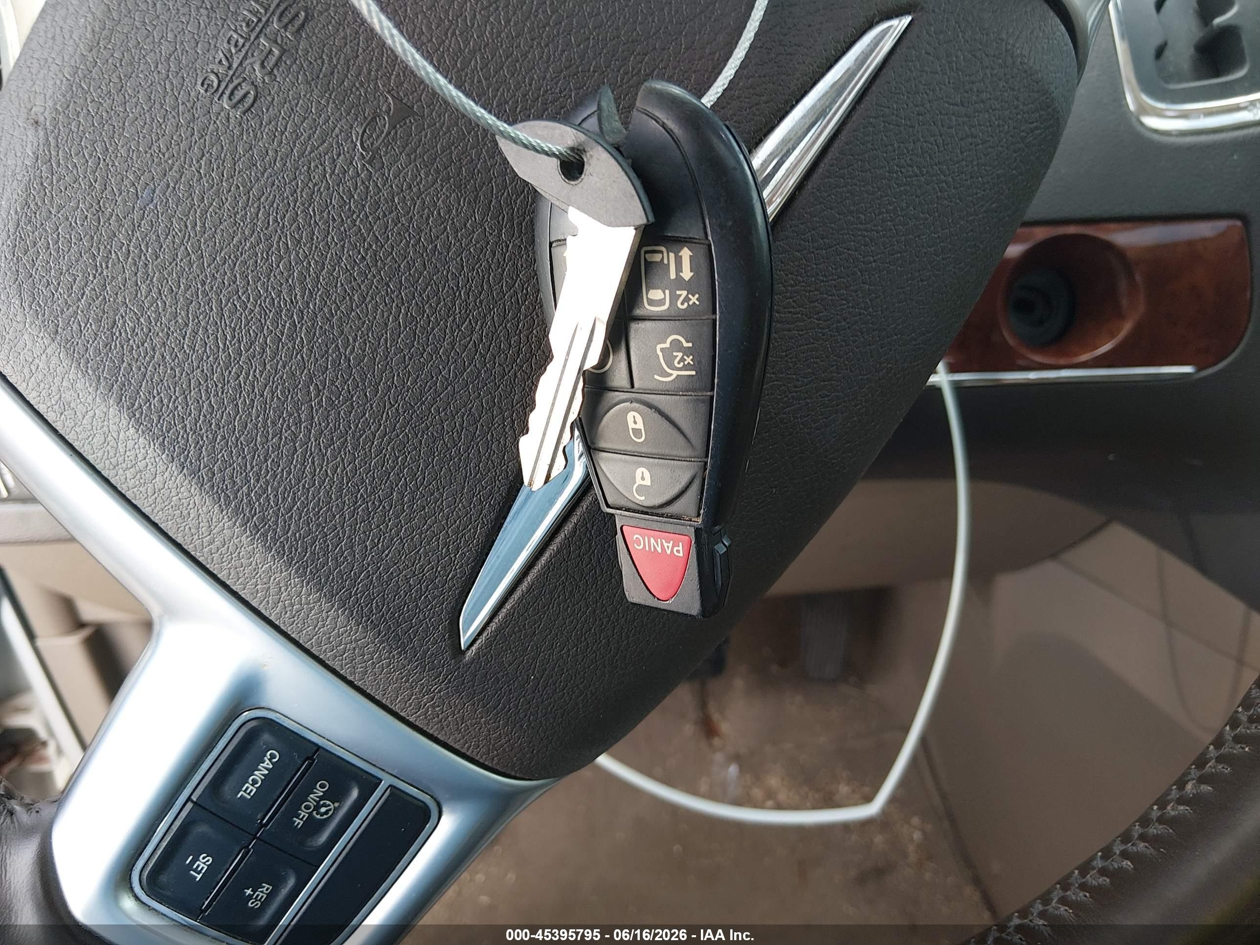 2011 Chrysler Town & Country Touring-l Белый vin: 2A4RR8DG3BR713965