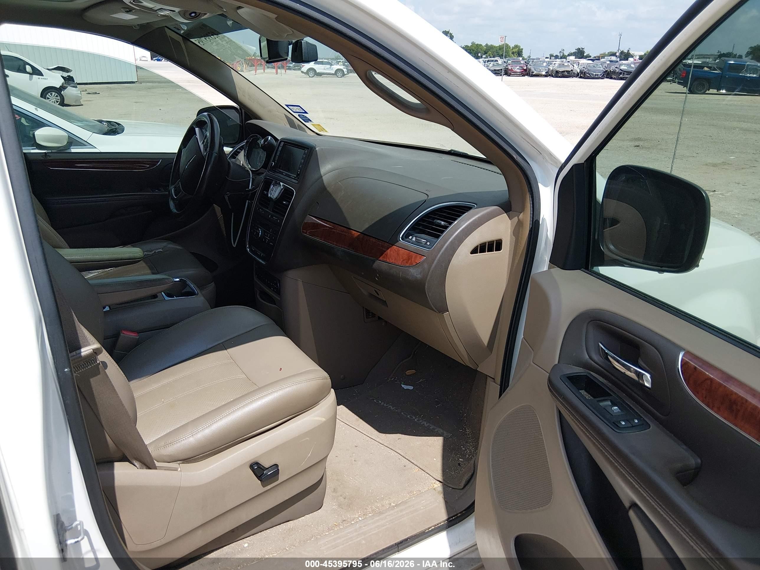 2011 Chrysler Town & Country Touring-l Белый vin: 2A4RR8DG3BR713965