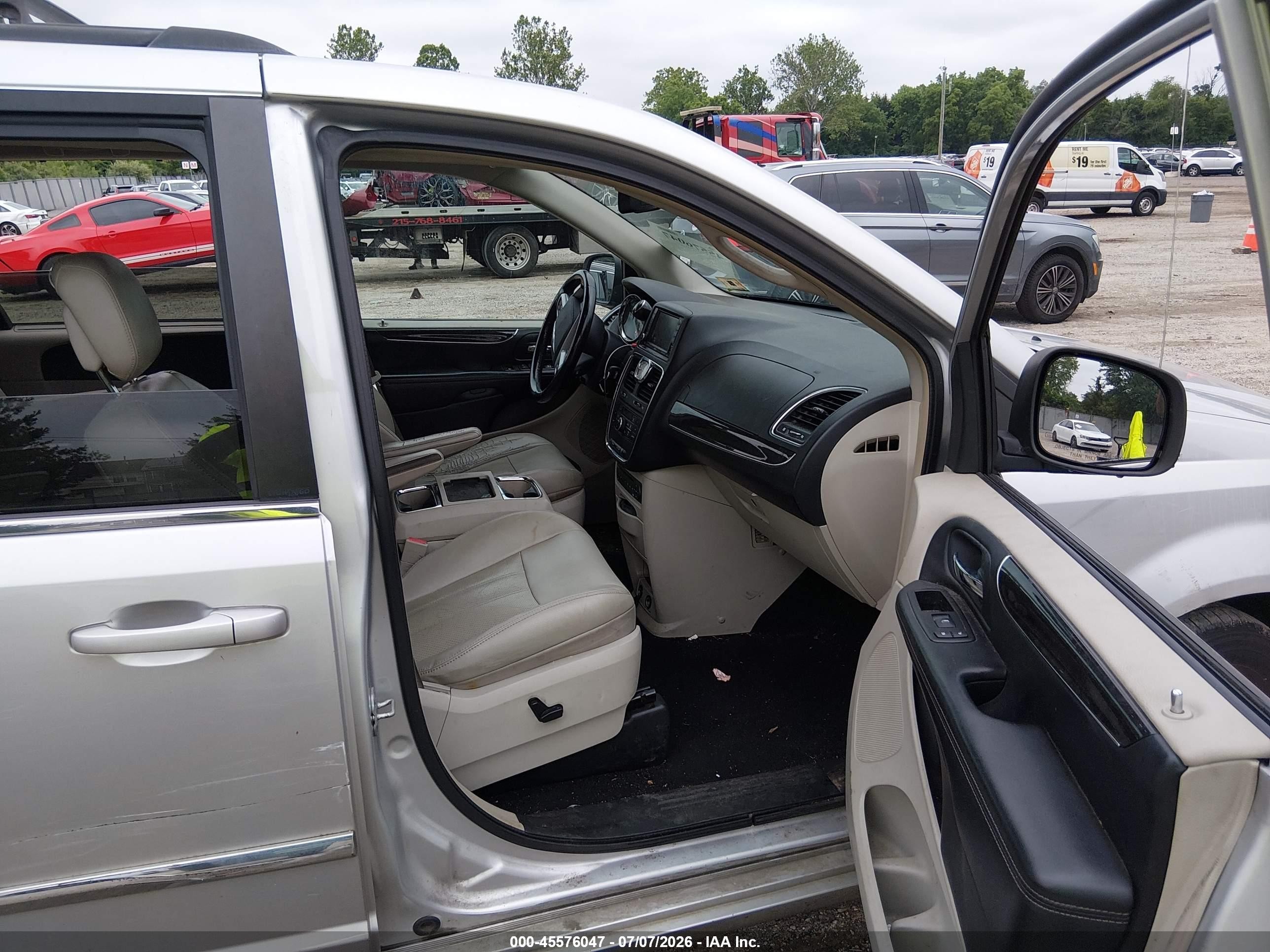 2011 Chrysler Town & Country Touring-l Silver vin: 2A4RR8DG3BR779884