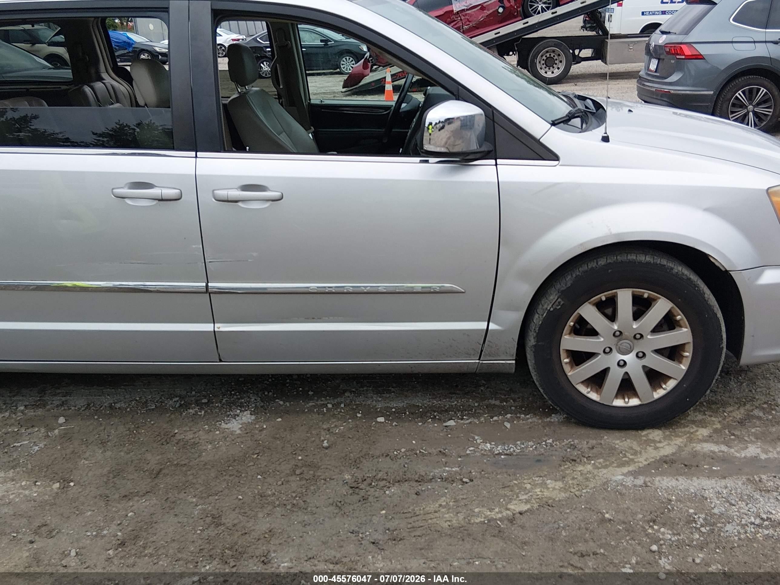 2011 Chrysler Town & Country Touring-l Silver vin: 2A4RR8DG3BR779884