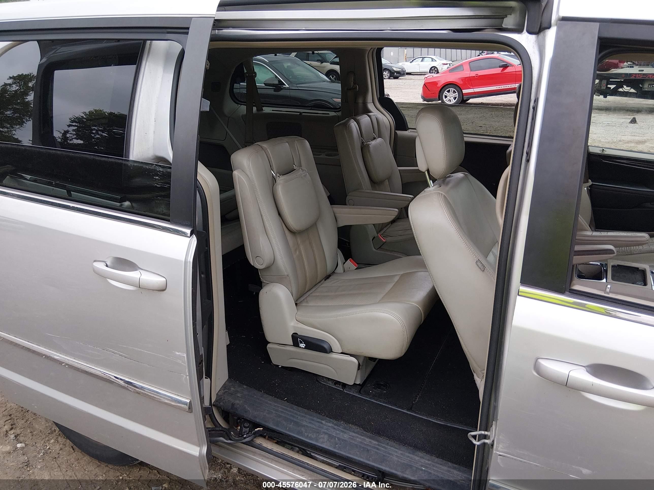 2011 Chrysler Town & Country Touring-l Silver vin: 2A4RR8DG3BR779884