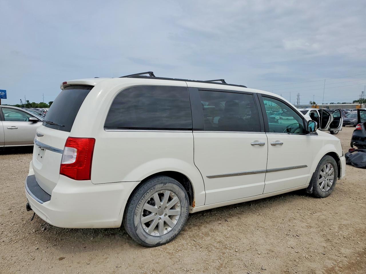 2011 Chrysler Town & Country Touring L White vin: 2A4RR8DG4BR676151
