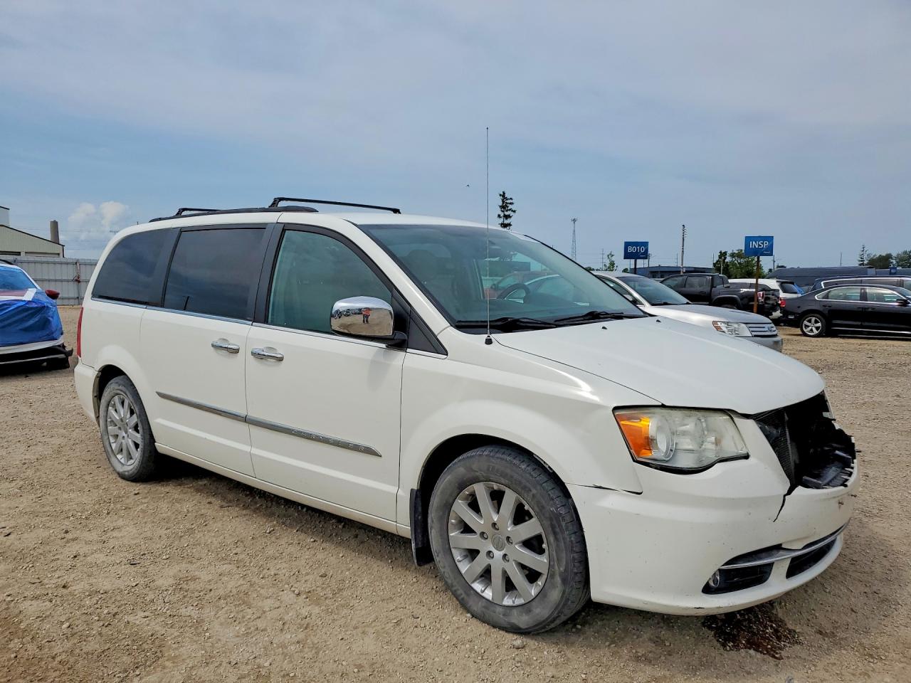 2011 Chrysler Town & Country Touring L White vin: 2A4RR8DG4BR676151