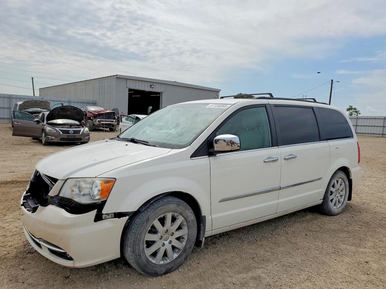 2011 Chrysler Town & Country Touring L White vin: 2A4RR8DG4BR676151