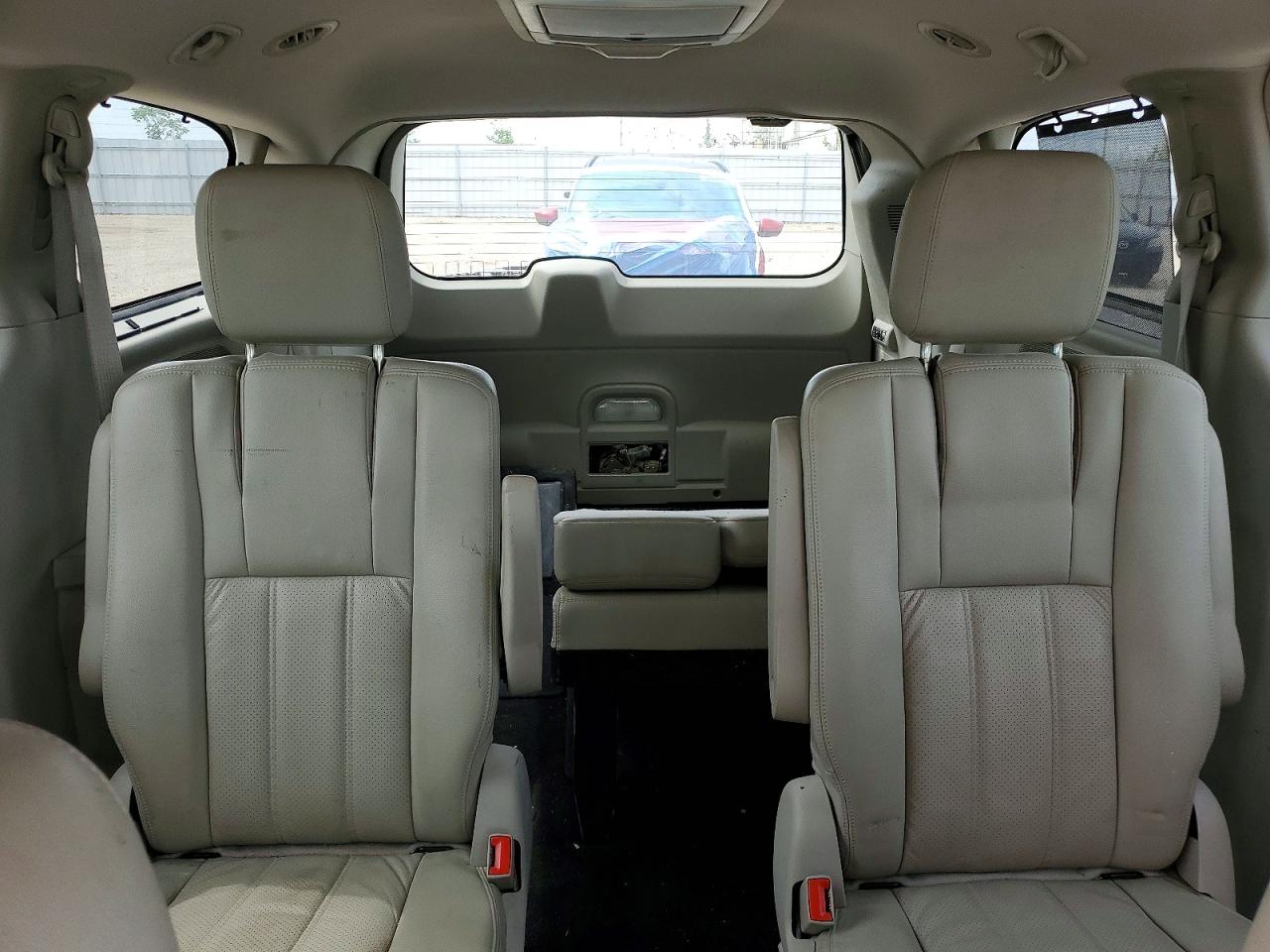 2011 Chrysler Town & Country Touring L White vin: 2A4RR8DG4BR676151