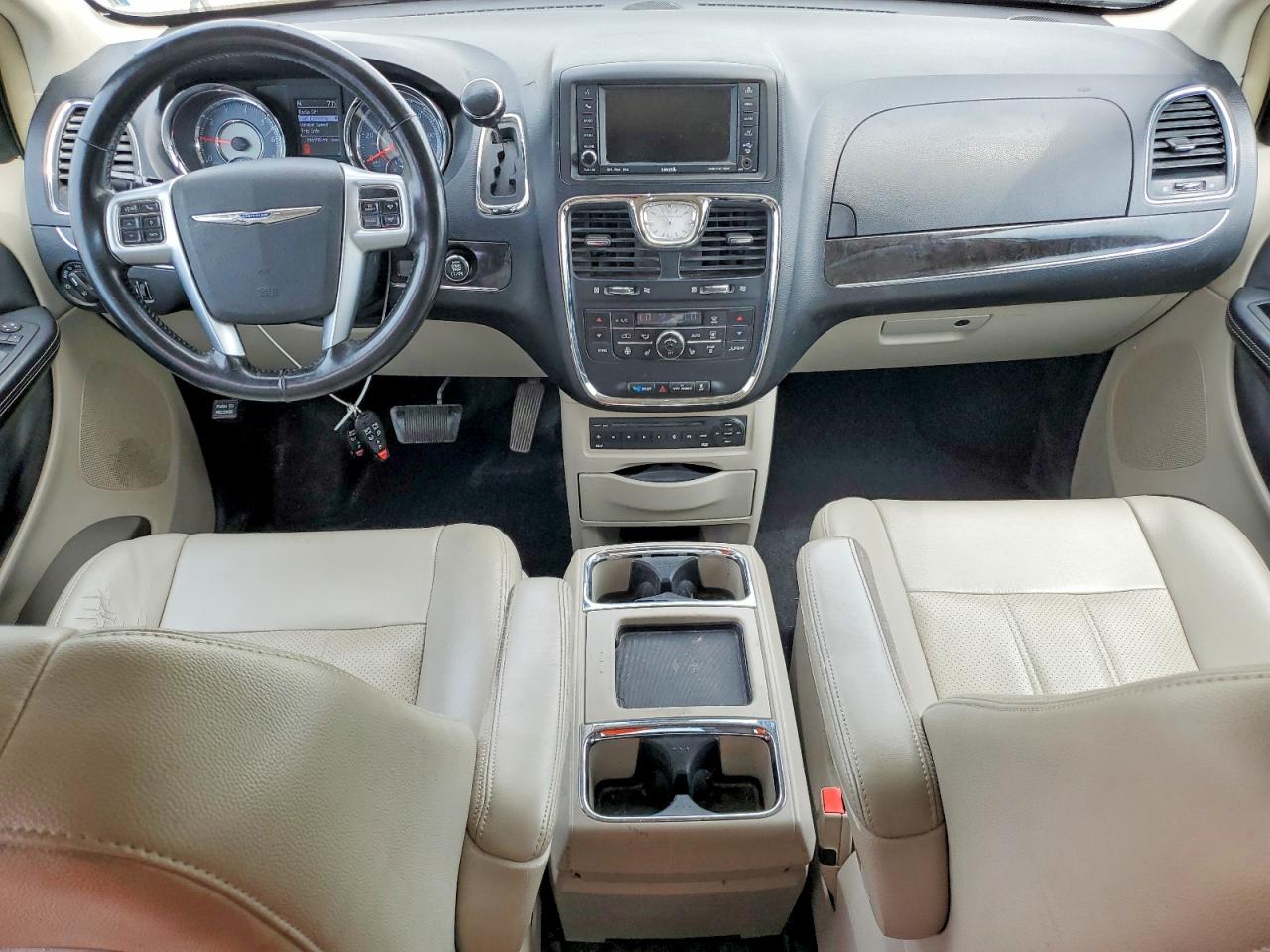 2011 Chrysler Town & Country Touring L White vin: 2A4RR8DG4BR676151