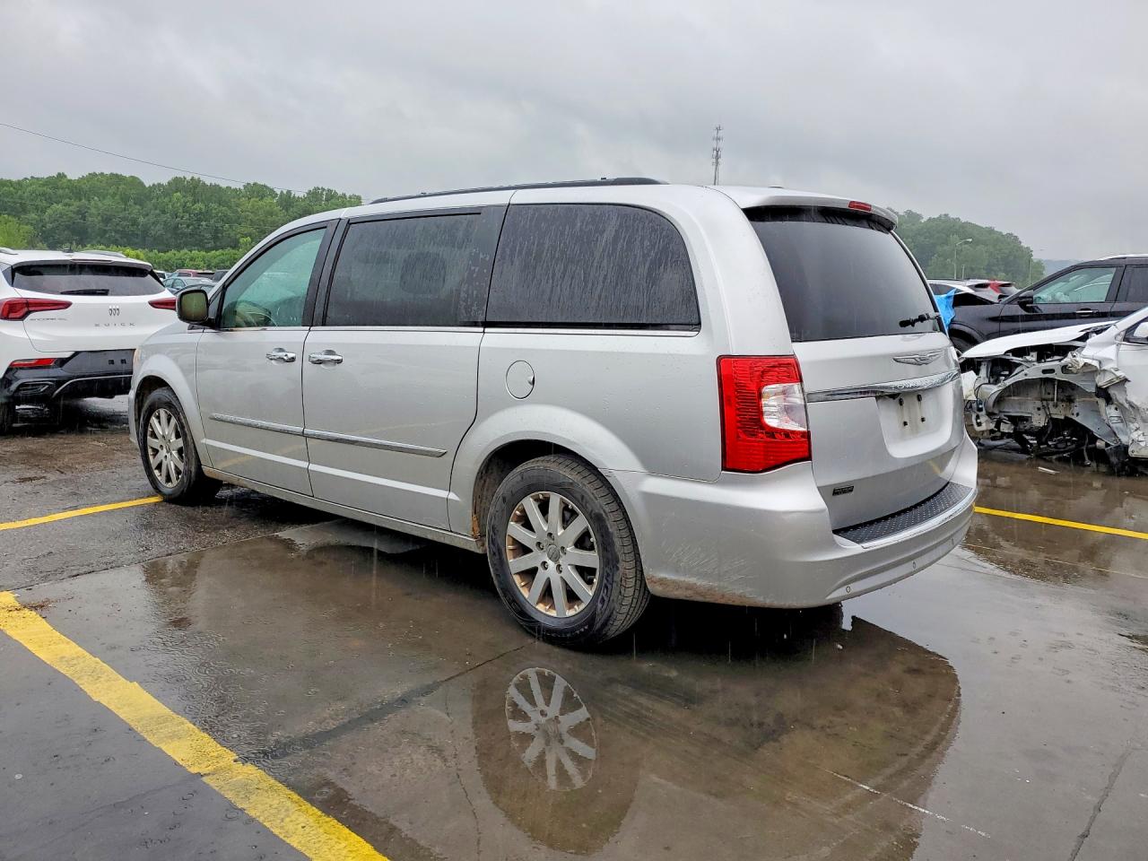 2011 Chrysler Town & Country Touring L Silver vin: 2A4RR8DG4BR676604