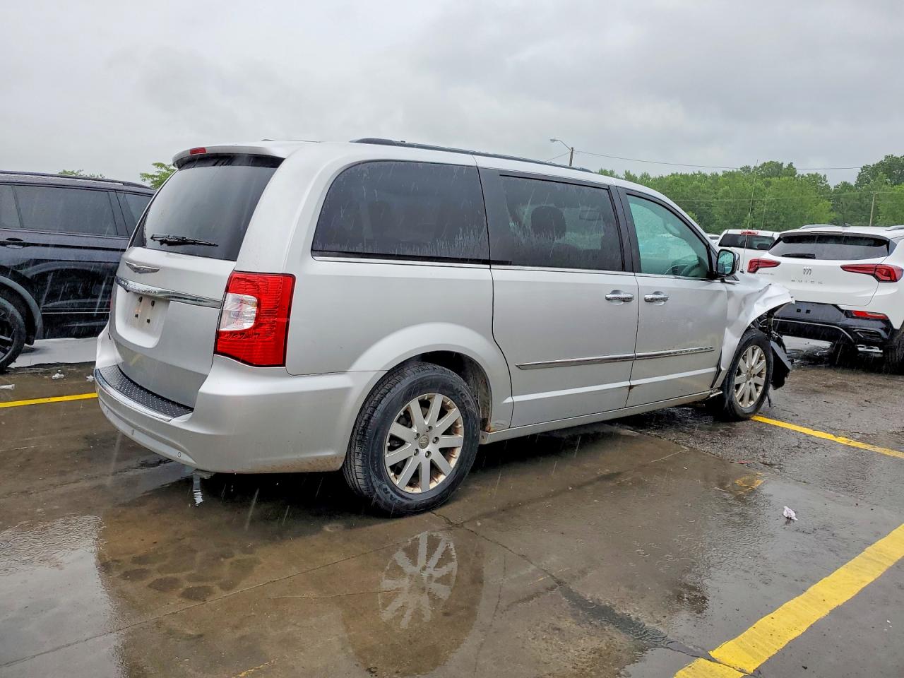 2011 Chrysler Town & Country Touring L Silver vin: 2A4RR8DG4BR676604