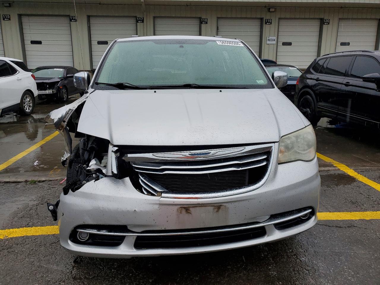 2011 Chrysler Town & Country Touring L Silver vin: 2A4RR8DG4BR676604