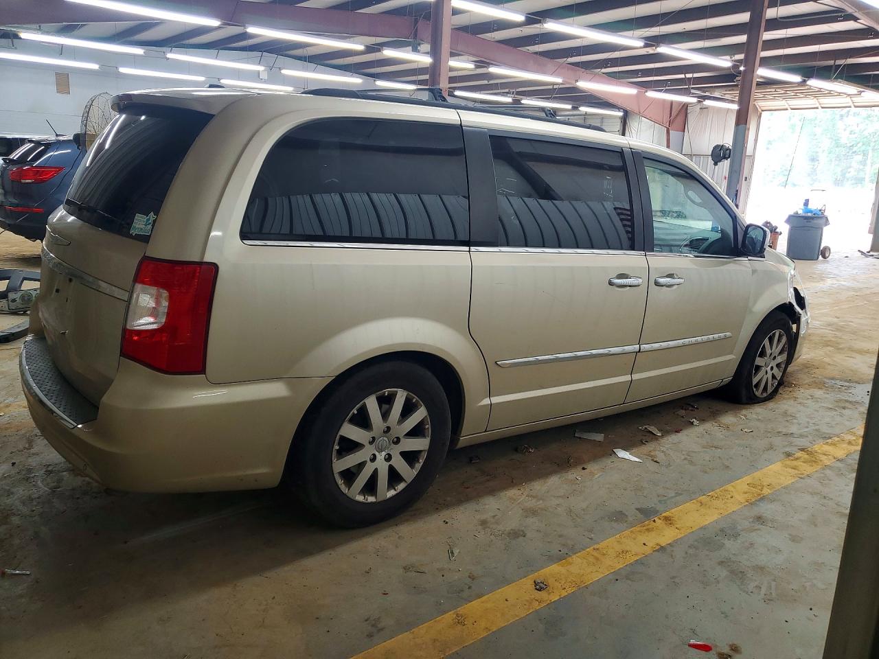 2011 Chrysler Town & Country Touring L Tan vin: 2A4RR8DG4BR688090