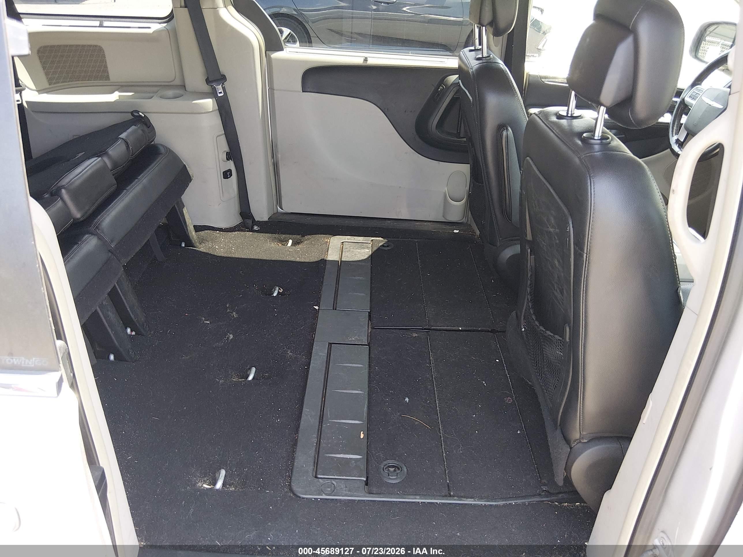 2011 Chrysler Town & Country Touring-l Silver vin: 2A4RR8DG4BR781482