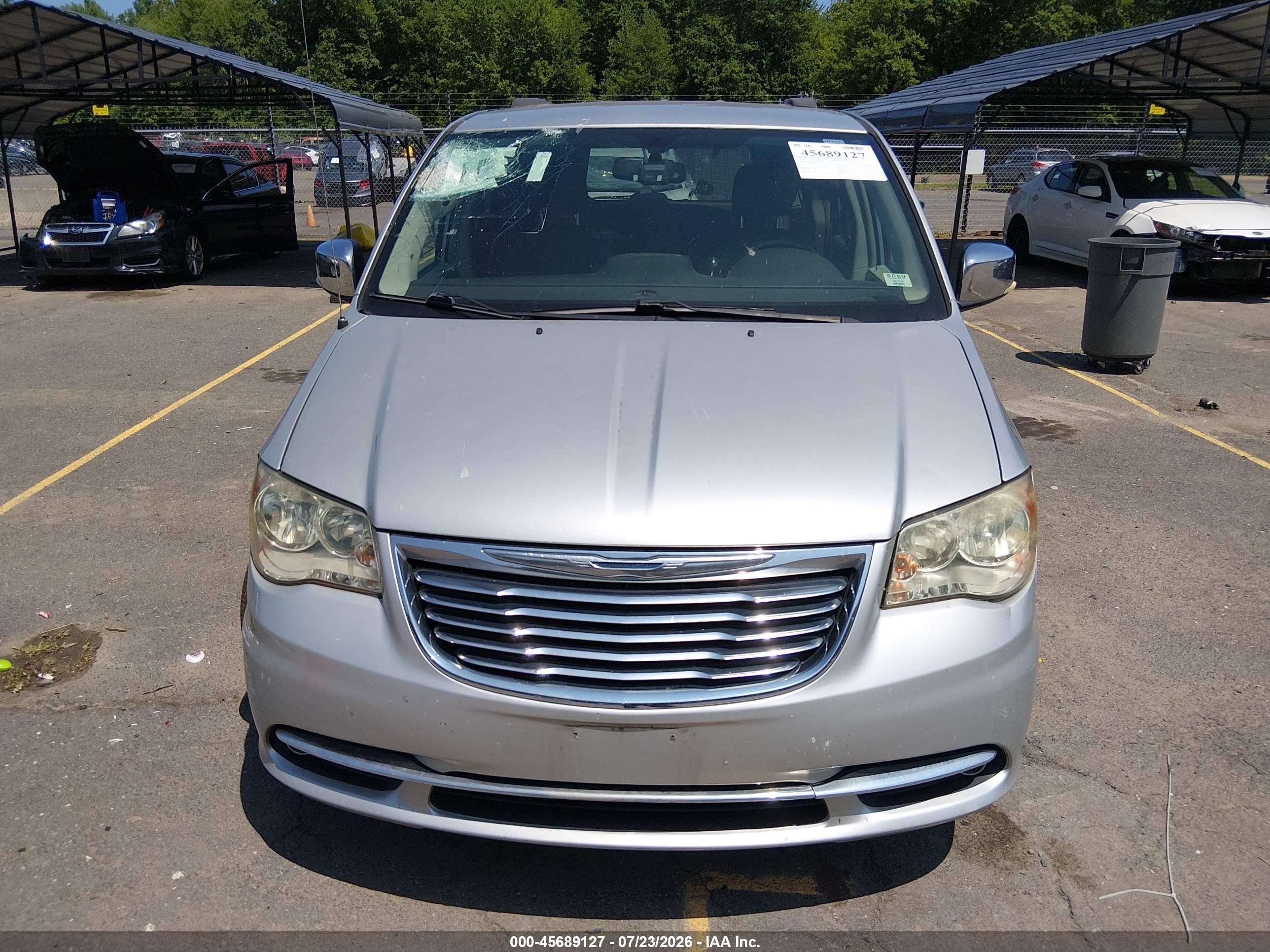 2011 Chrysler Town & Country Touring-l Silver vin: 2A4RR8DG4BR781482