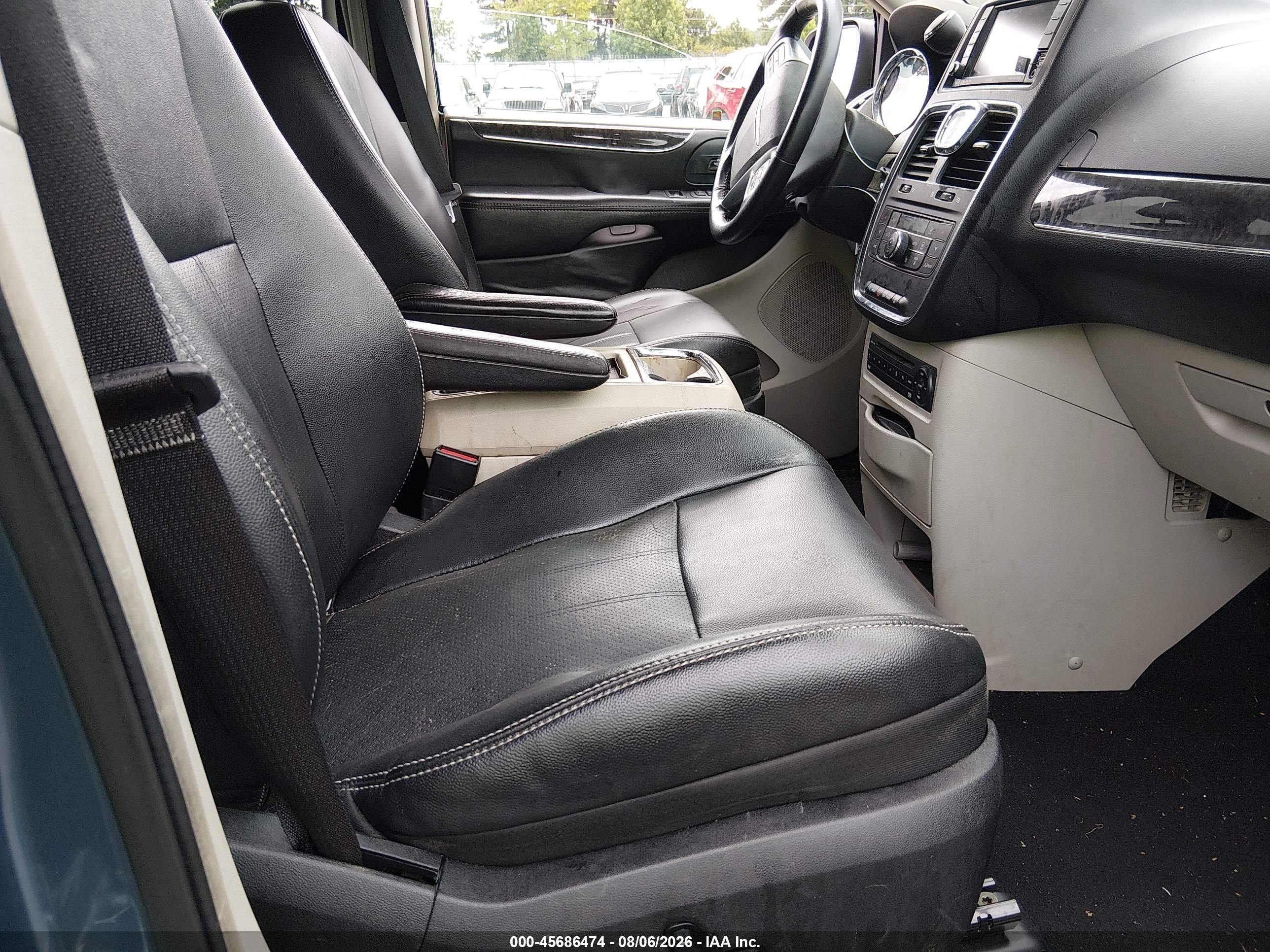 2011 Chrysler Town & Country Touring-l Gray vin: 2A4RR8DG5BR758745