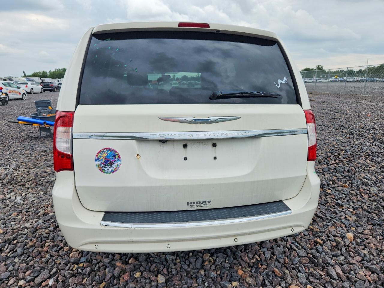 2011 Chrysler Town & Country Touring L White vin: 2A4RR8DG5BR781457