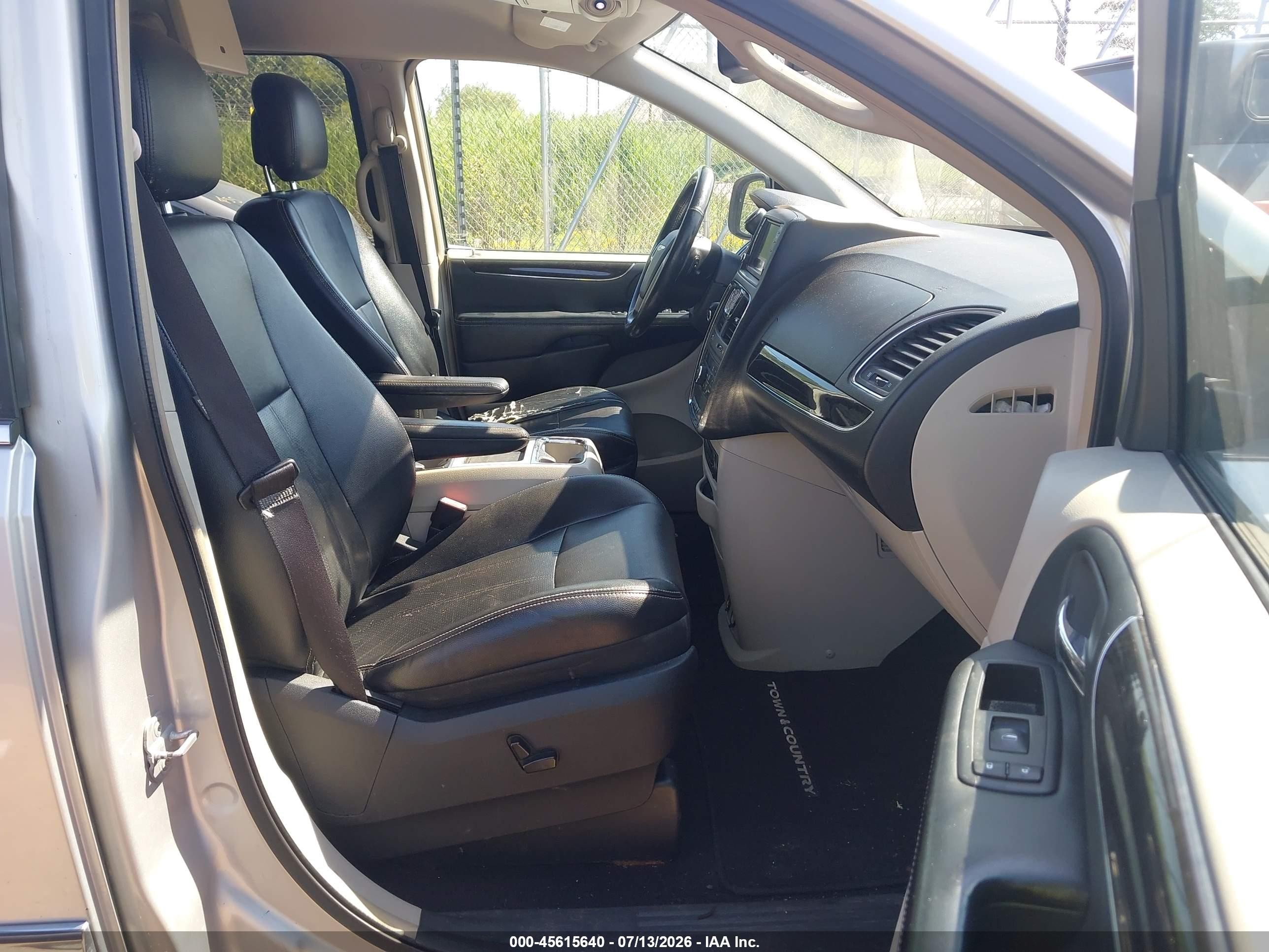 2011 Chrysler Town & Country Touring-l Silver vin: 2A4RR8DG6BR682131