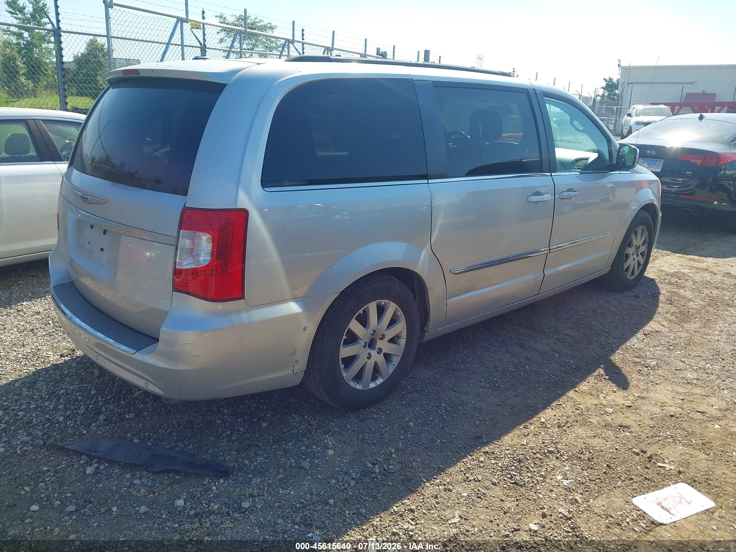 2011 Chrysler Town & Country Touring-l Silver vin: 2A4RR8DG6BR682131