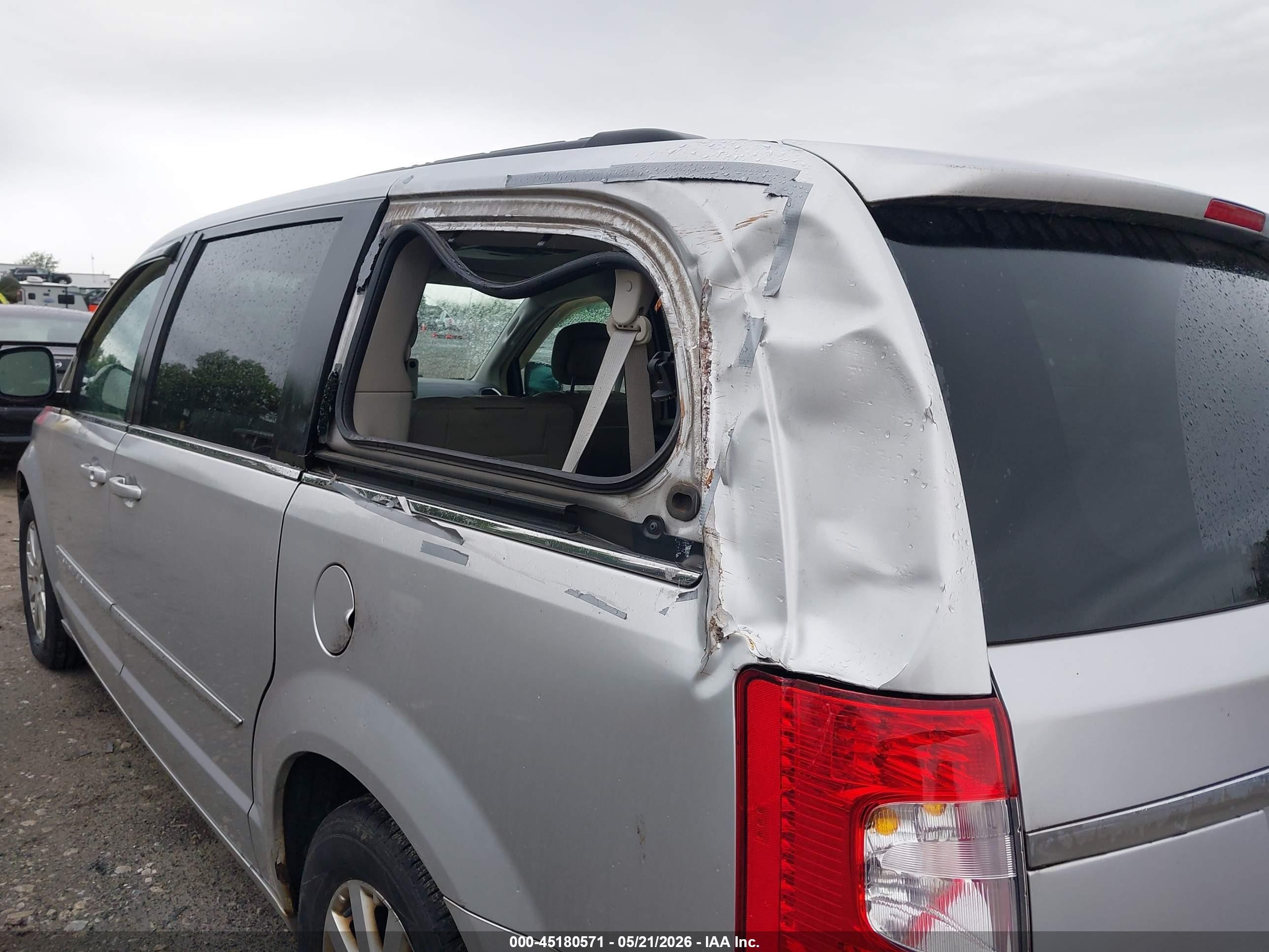 2011 Chrysler Town & Country Touring-l Серебряный vin: 2A4RR8DG7BR614971