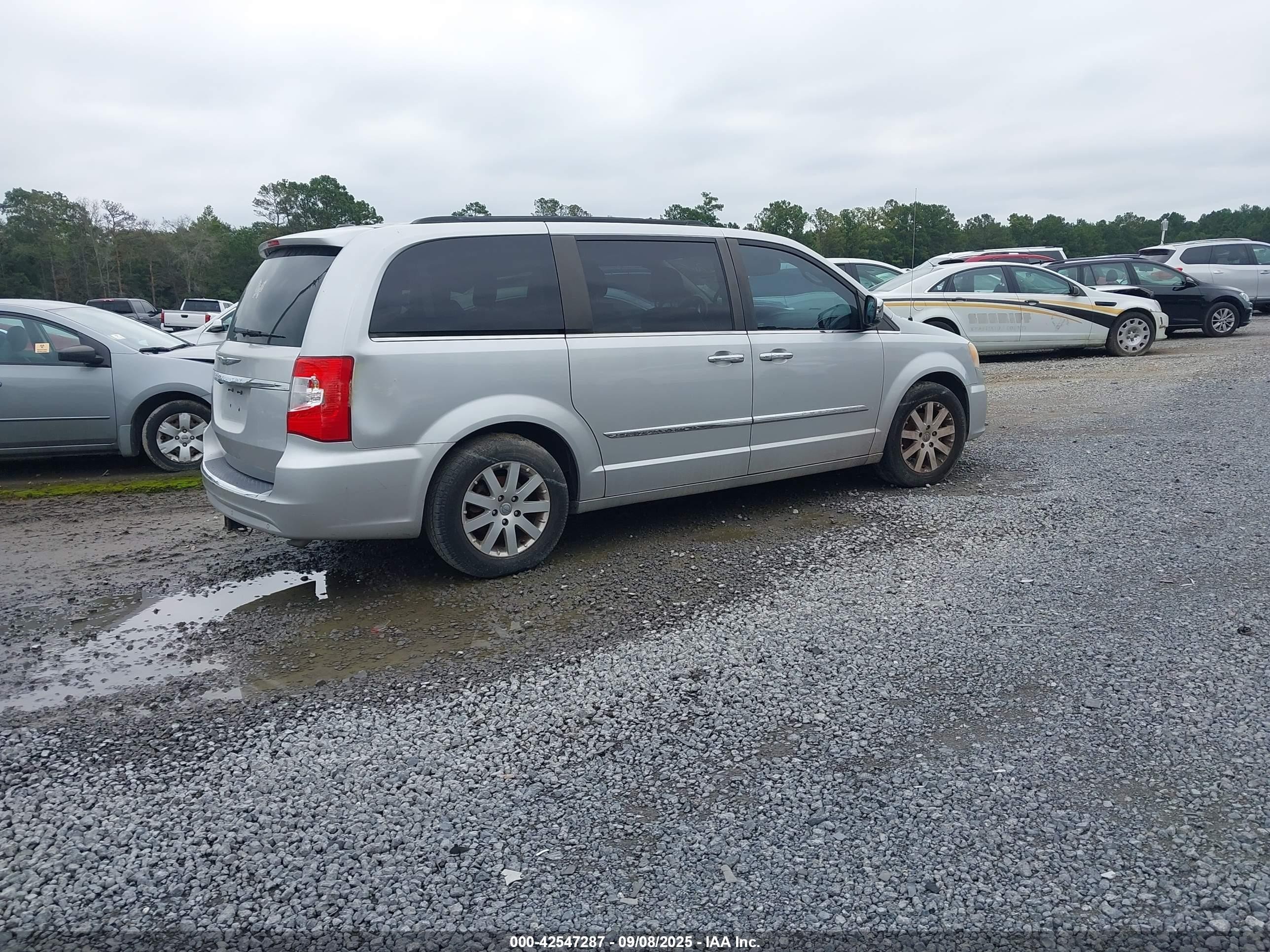 2011 Chrysler Town & Country Touring-l Серебряный vin: 2A4RR8DG7BR631558