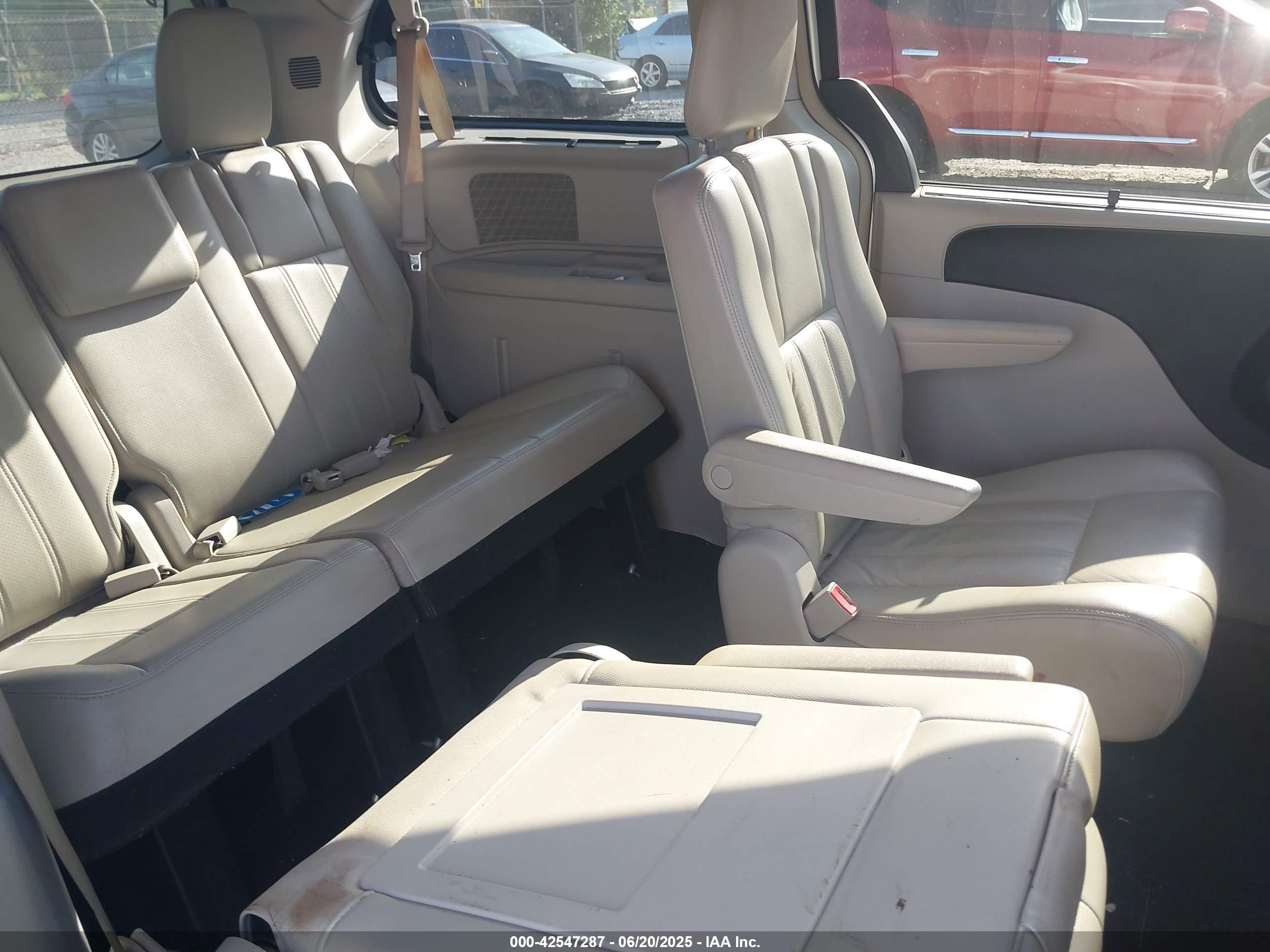 2011 Chrysler Town & Country Touring-l Серебряный vin: 2A4RR8DG7BR631558