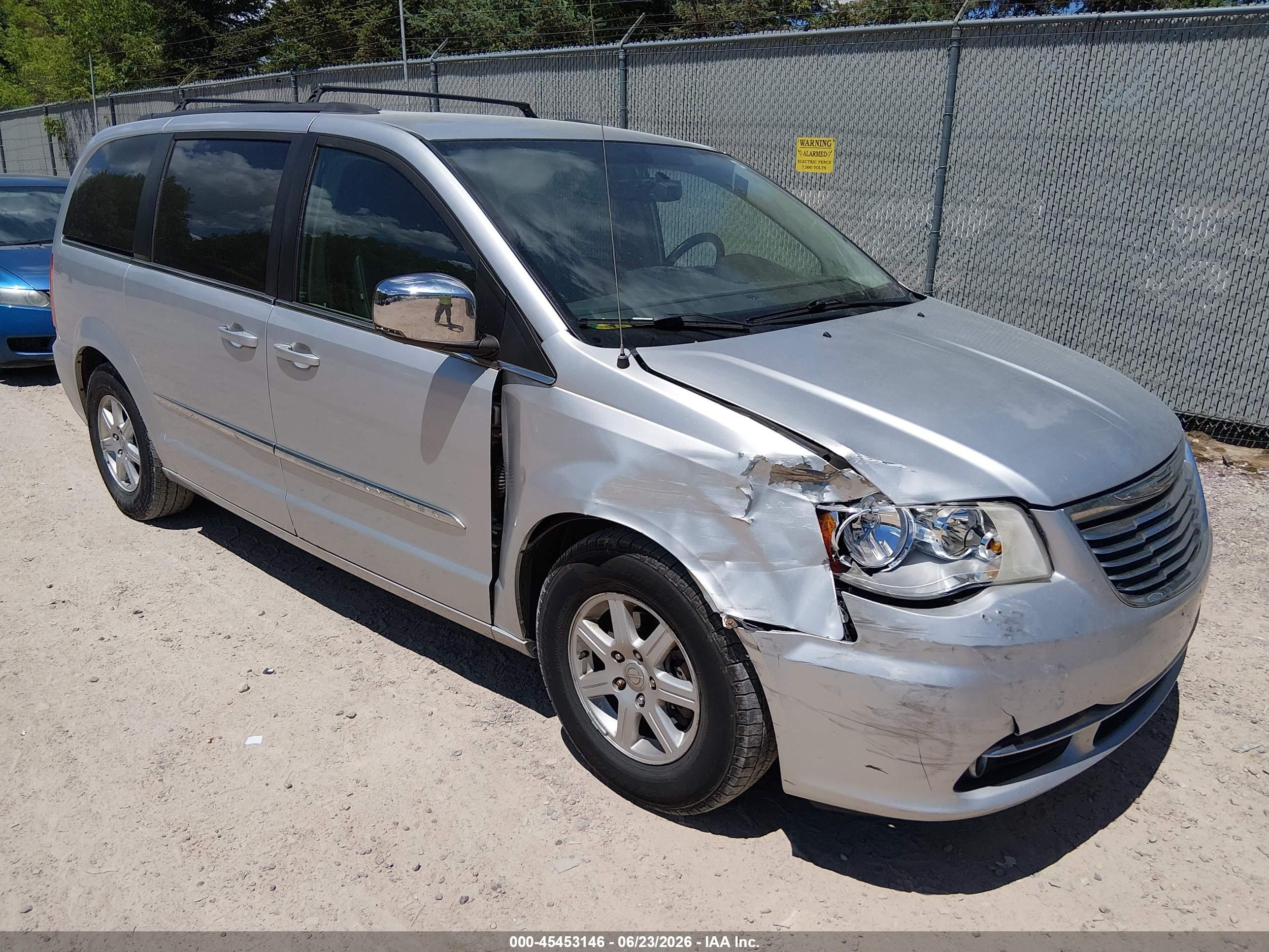 2011 Chrysler Town & Country Touring-l Silver vin: 2A4RR8DG7BR703116