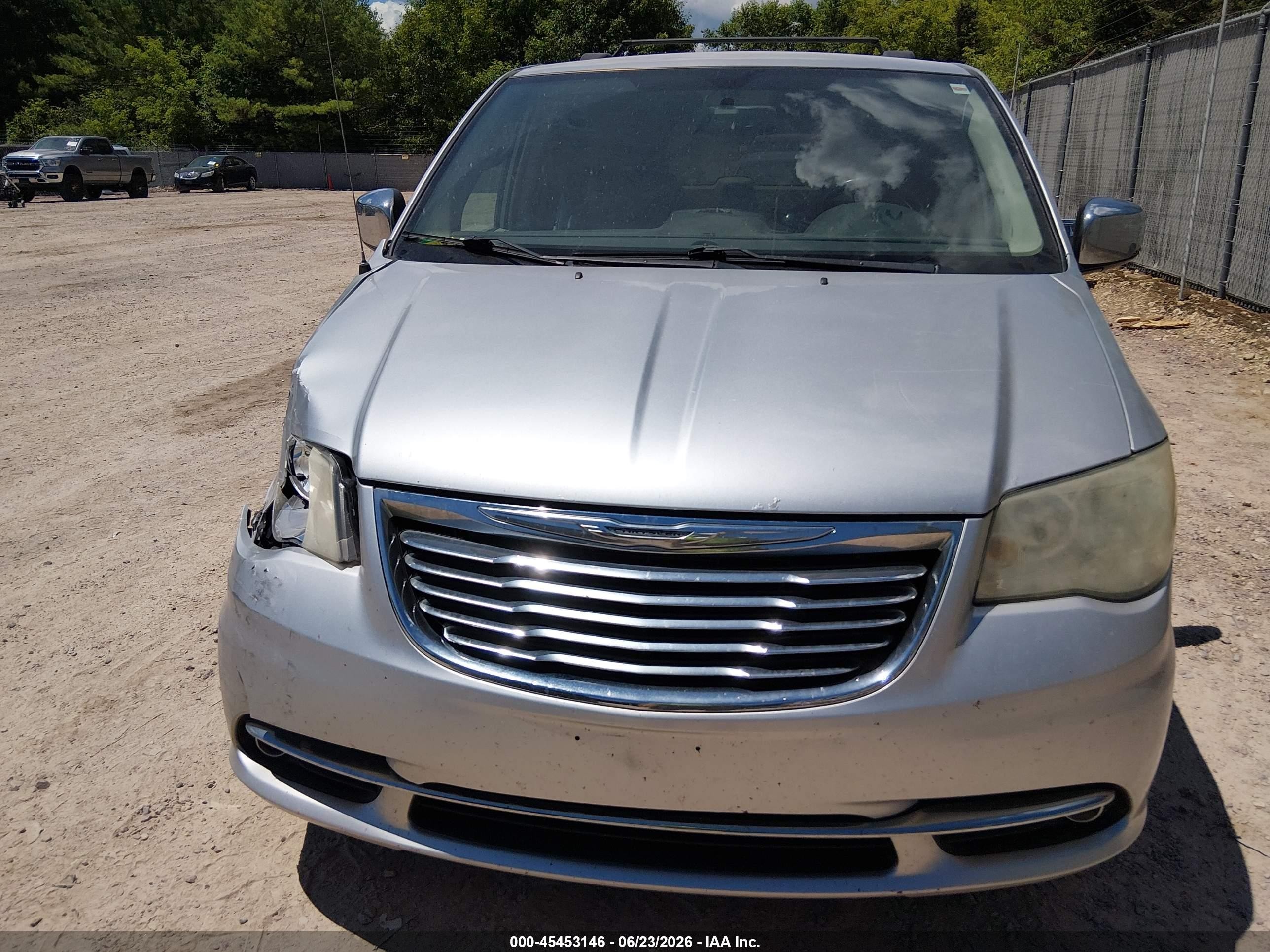 2011 Chrysler Town & Country Touring-l Silver vin: 2A4RR8DG7BR703116