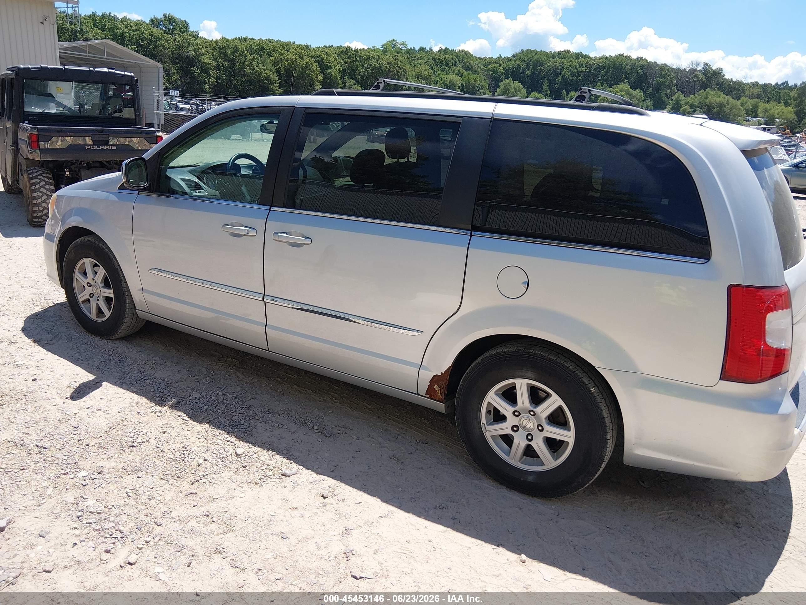 2011 Chrysler Town & Country Touring-l Silver vin: 2A4RR8DG7BR703116